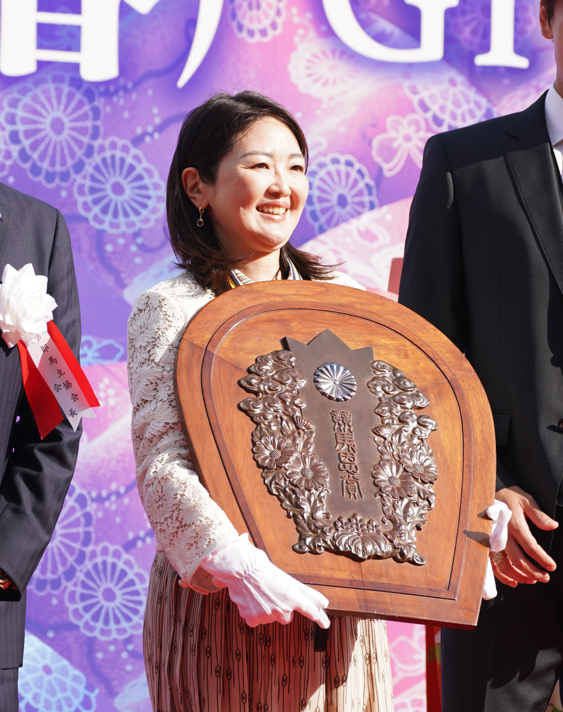◆　黒田悦子　「華」　油彩　F4号　文部大臣賞　大調和会運営委員　◆ 天皇賞・春】キャロットF・黒田真知子代表「ヒヤヒヤしました