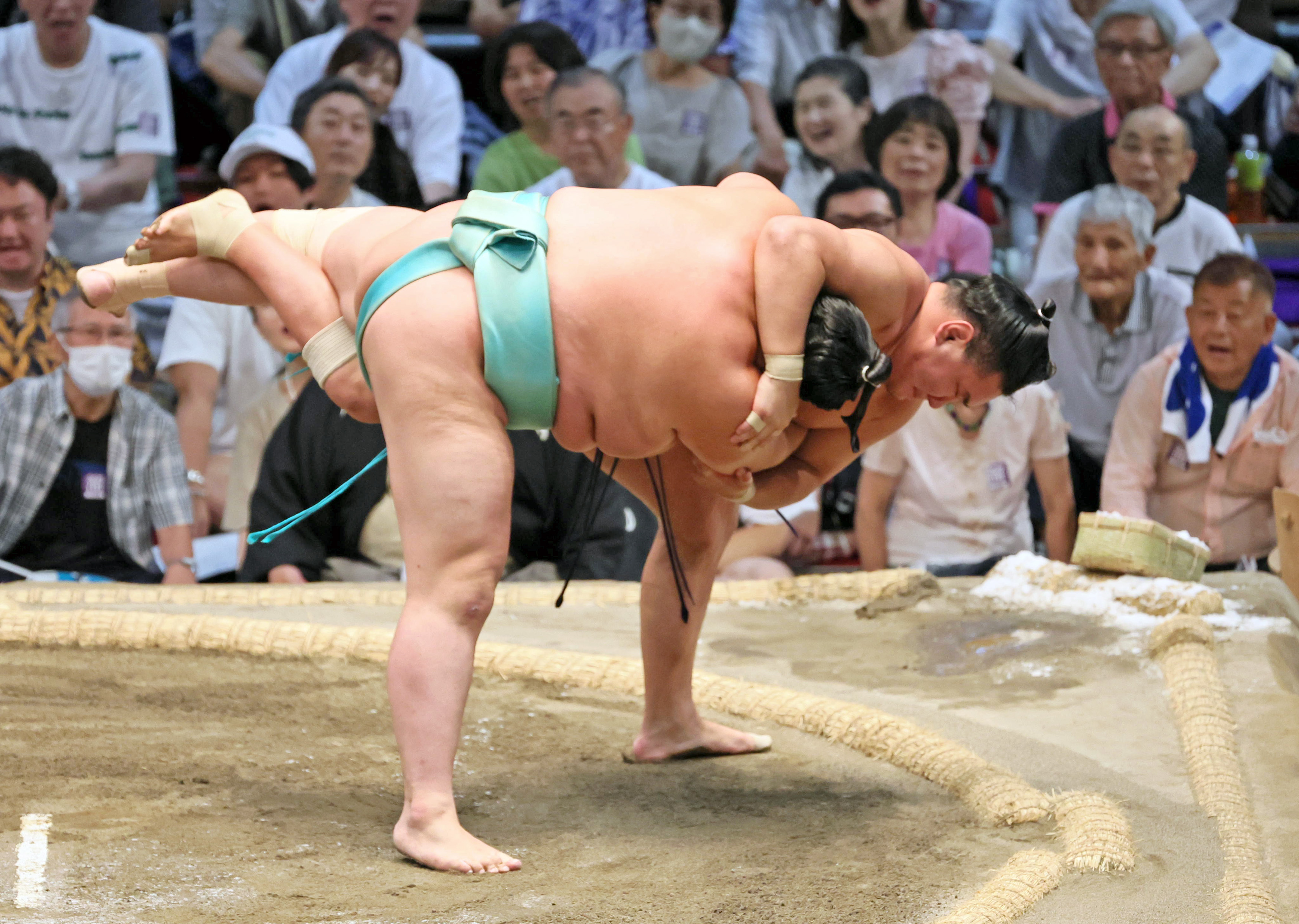 藤島親方のこの一番】琴桜はもろ差しになったが土俵際が甘い 11日目