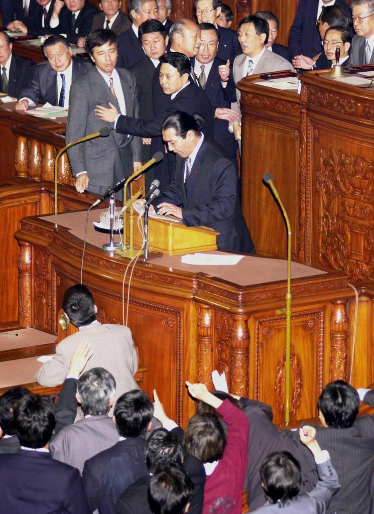 話の肖像画】日本体育大理事長・松浪健四郎（7）水かけ事件で登院停止