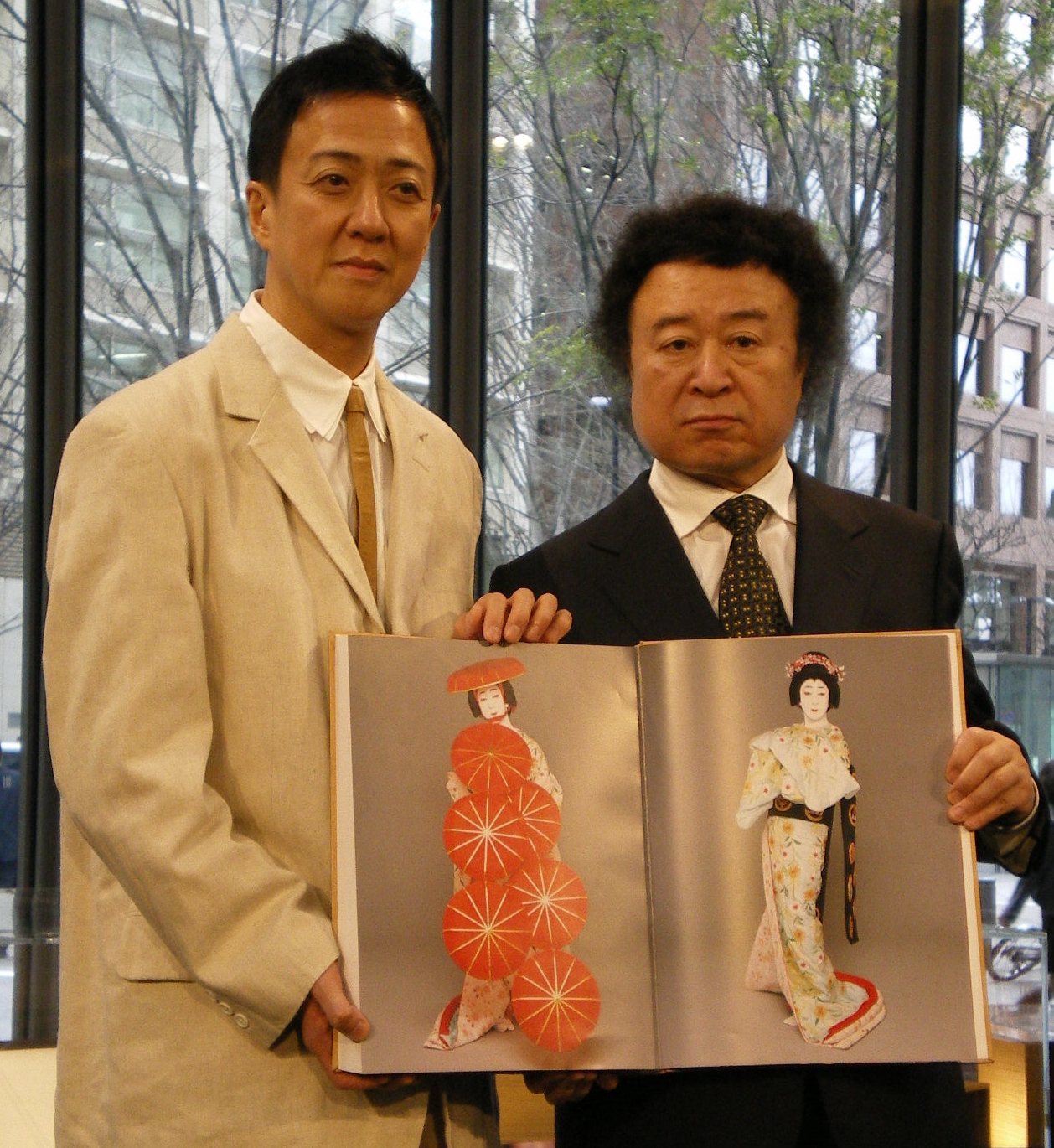篠山紀信さん「自分は現代の浮世絵師」 玉三郎、勘三郎…歌舞伎俳優の 