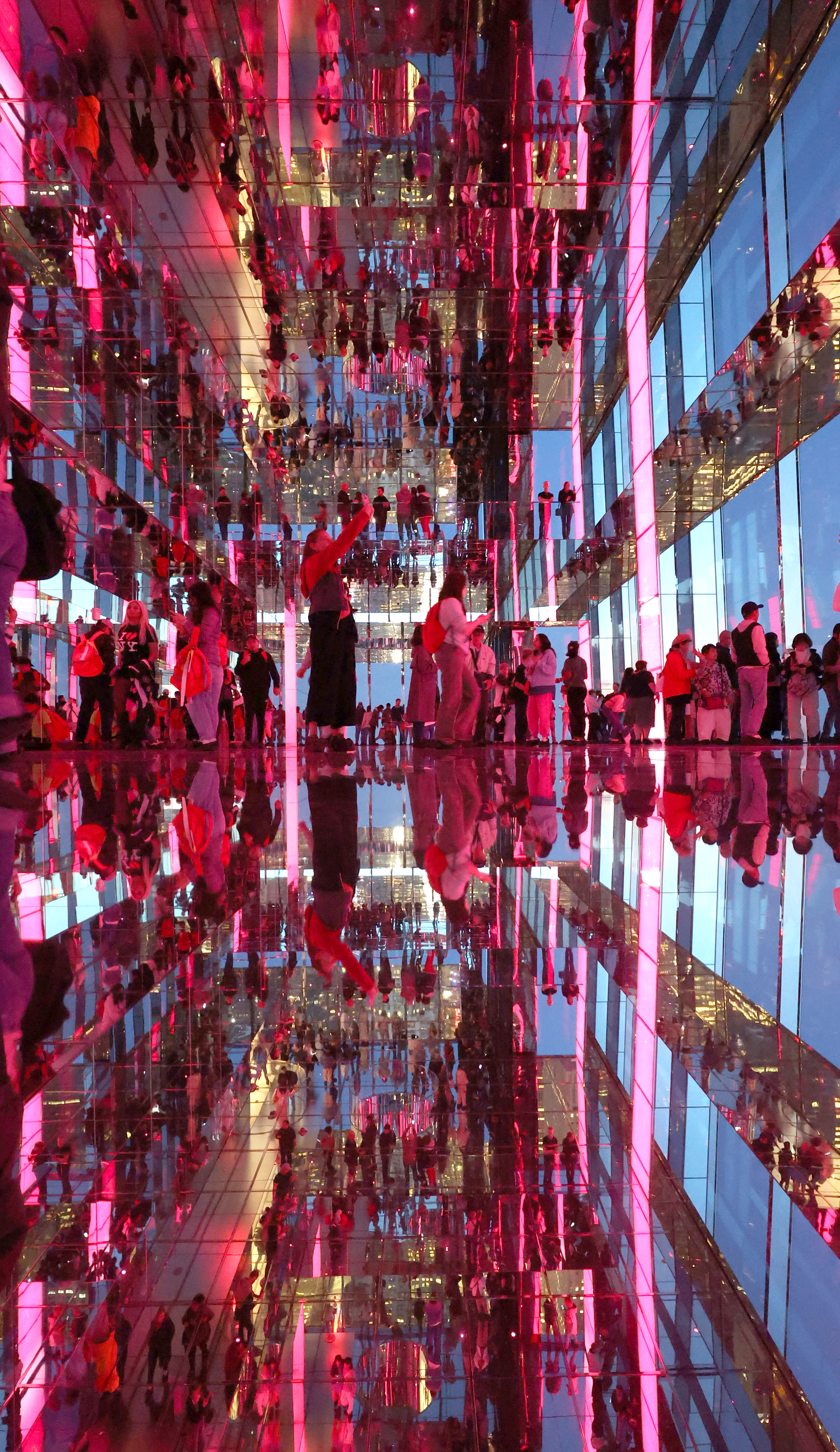 NYの摩天楼が〝万華鏡〟に 高さ427m 展望台「サミット・ワン