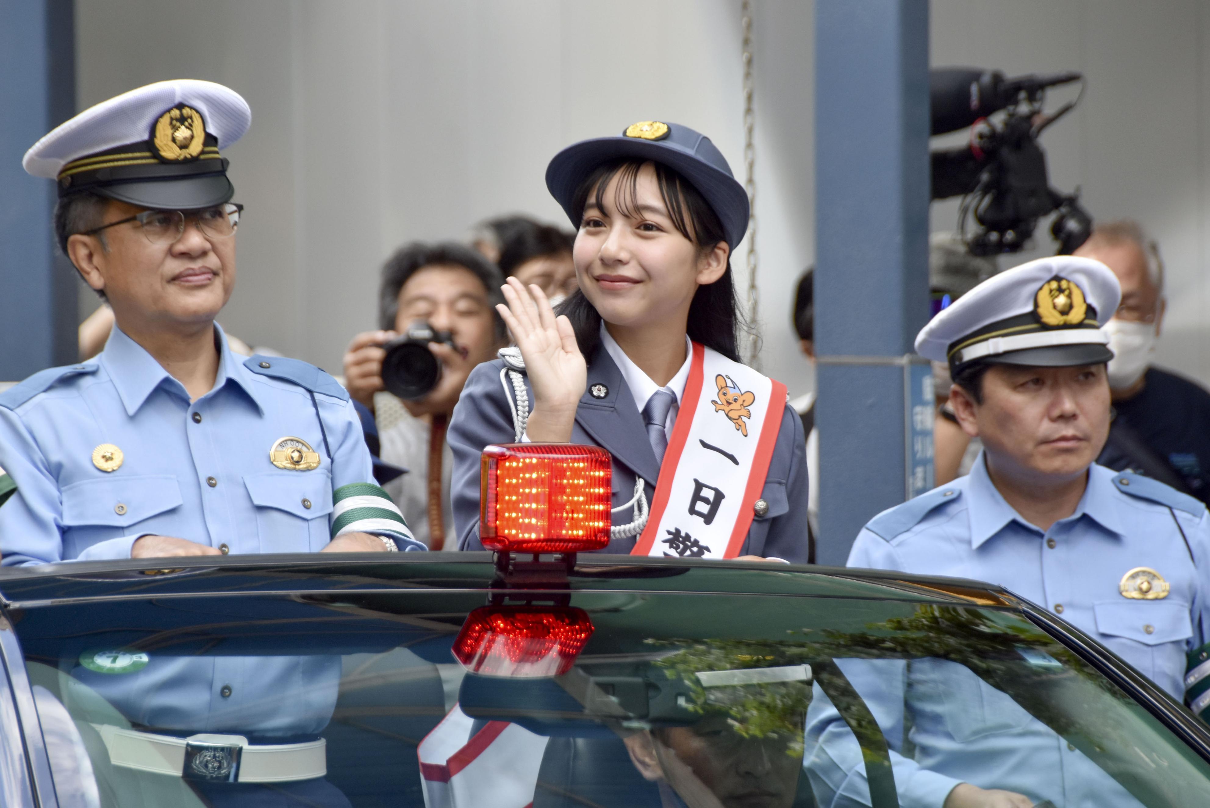 タレントの山之内すずさんが一日署長「交通ルールを再確認してほしい