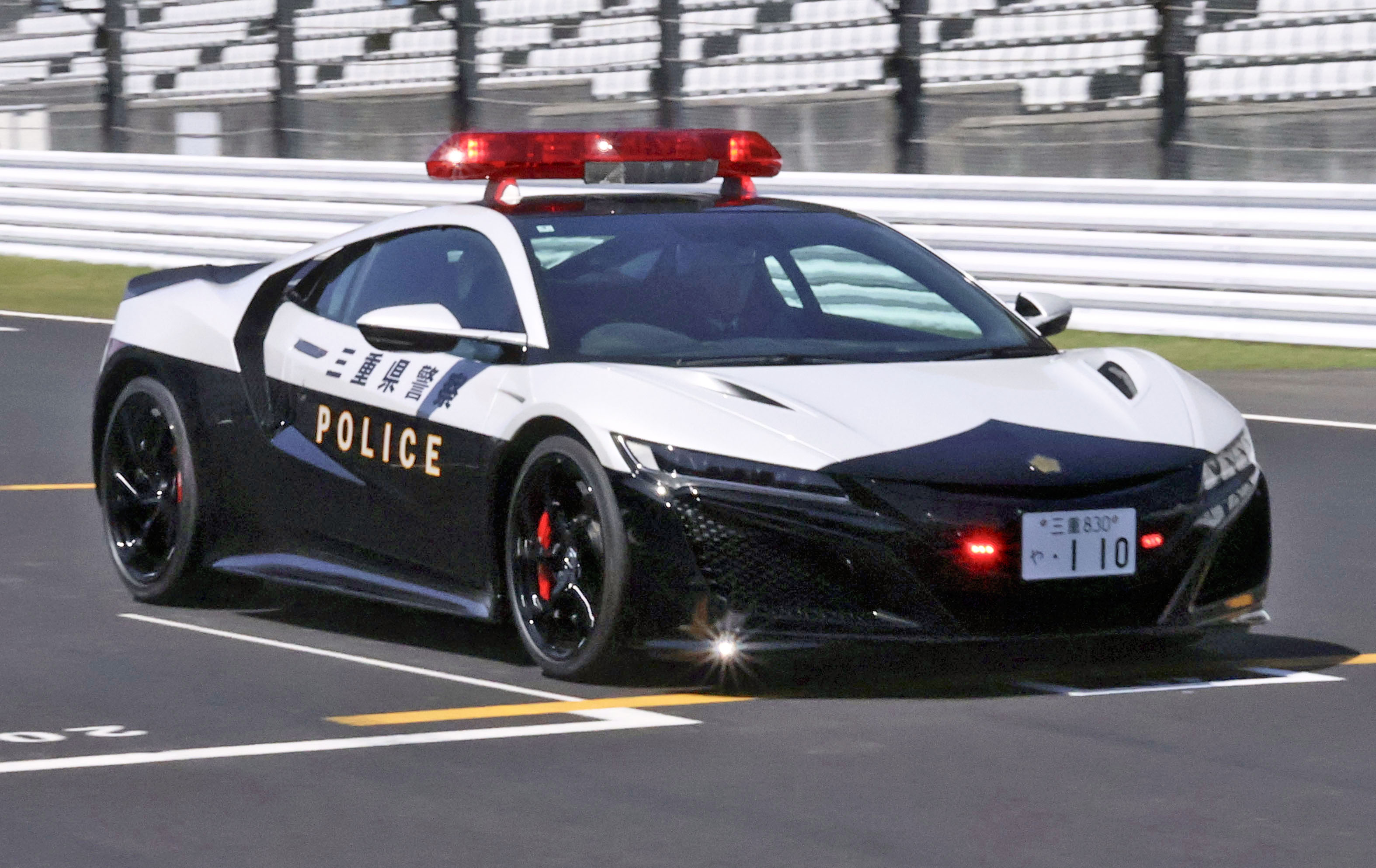 3ババさん ホンダ「NSX」パトカーが三重県警に、鈴鹿を走行 レース観戦趣味