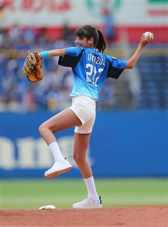 岡副麻希が「フニャン投法」を披露も大暴投！ 心がフニャン！？ - サンスポ