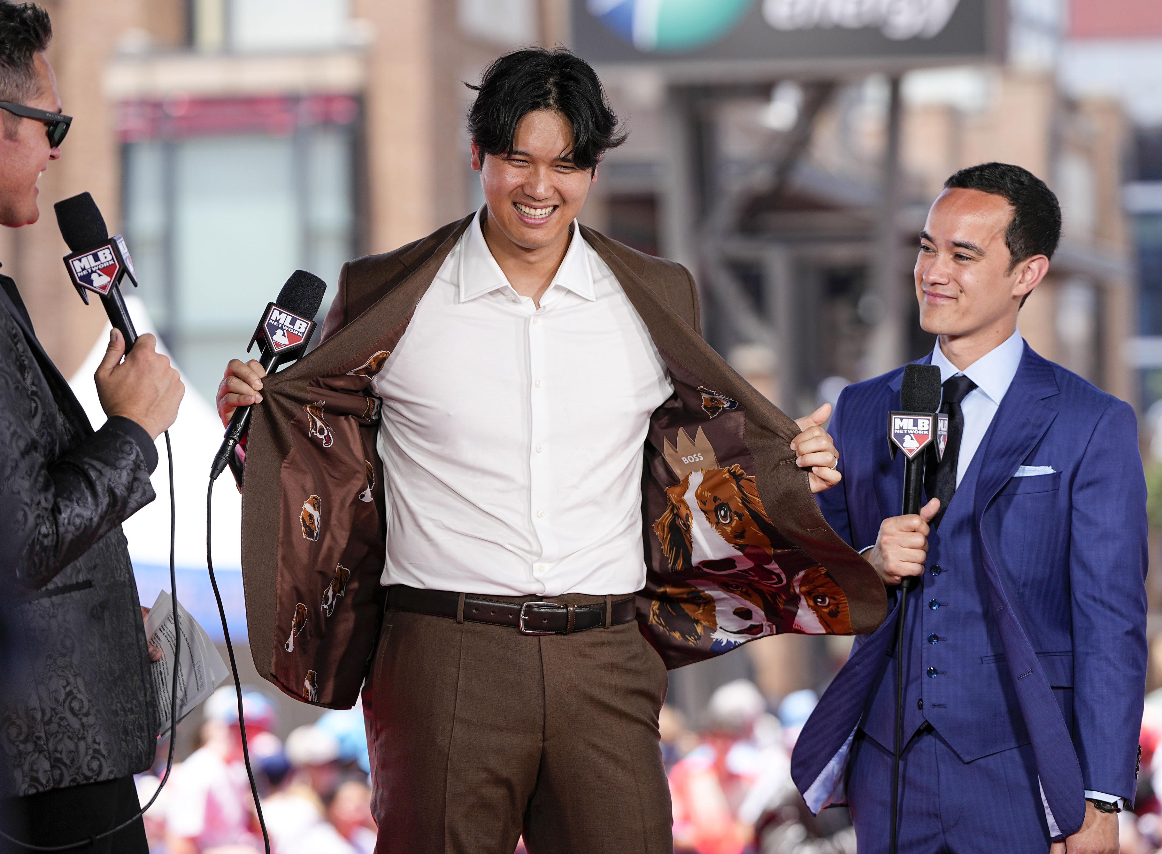 大谷翔平、レッドカーペット上の茶ジャケットに〝デコピン愛〟「WBC