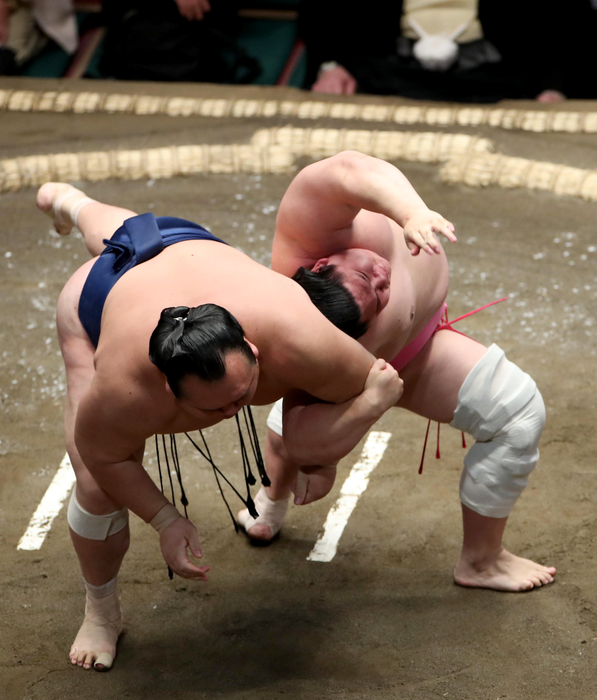 宇良、伝え反り 朝青龍以来幕内20年ぶりのウルトラ技で勝利／秋場所
