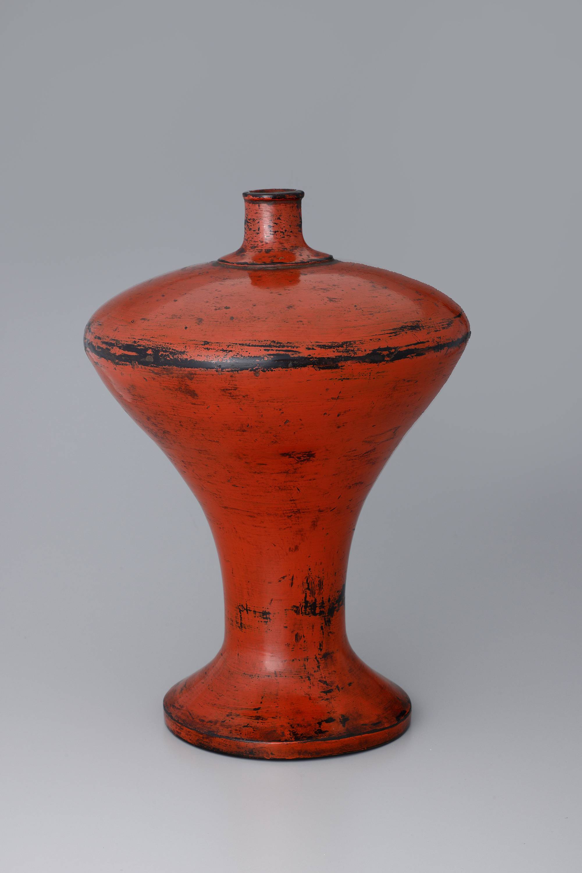 根来瓶子　朱塗り　徳利 根来瓶子 朱塗り 徳利 優美なフォルムと味わい深い色調の瓶子 特別展