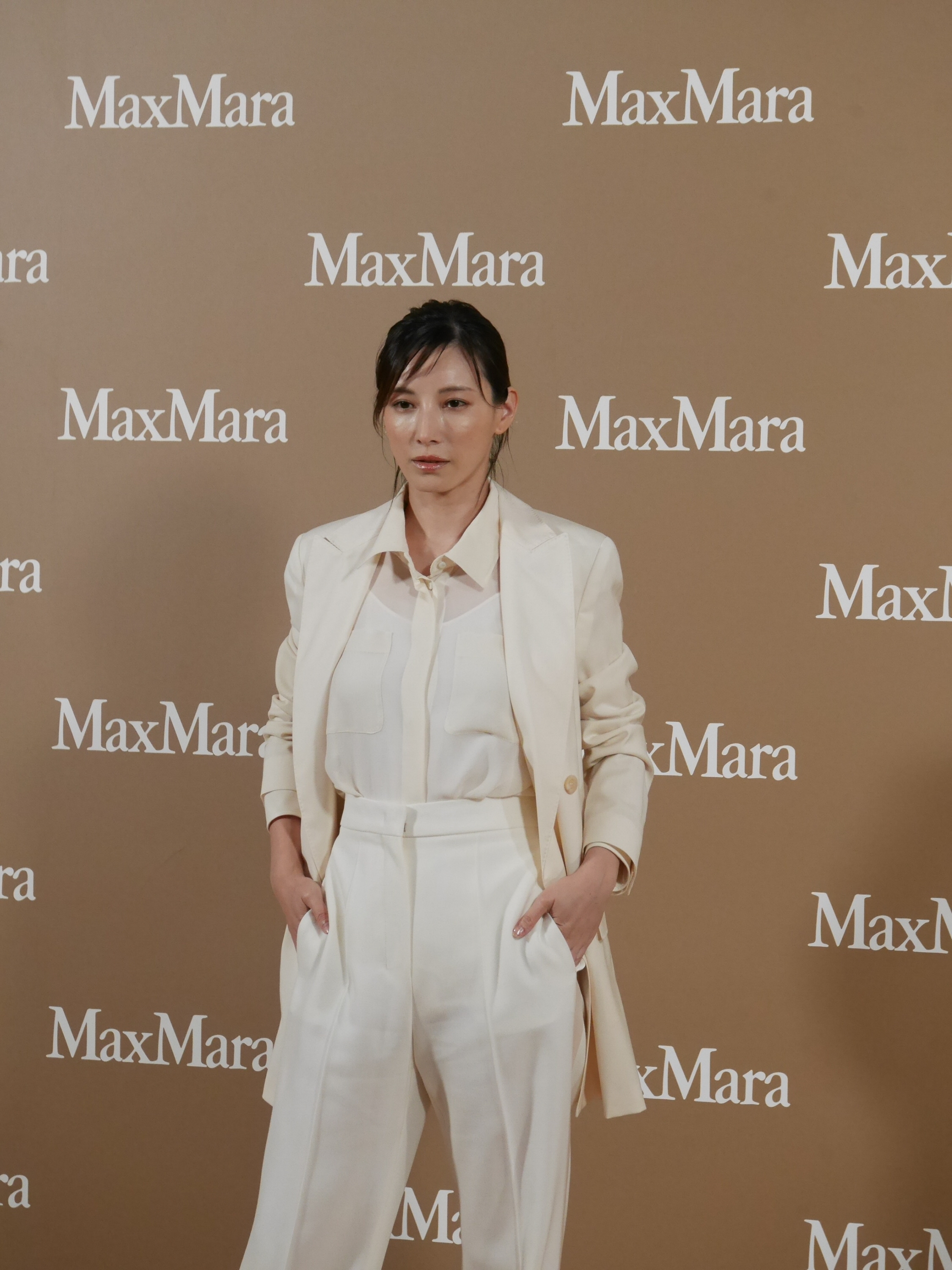加藤あい、8年ぶり公の場で変わらぬ美貌を披露（写真・画像 1/1