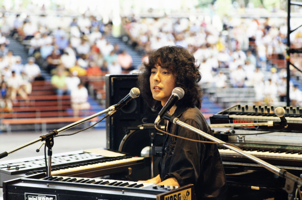 山下達郎が明かす“盟友”難波弘之の真髄 鍵盤生活50周年アンソロジーが