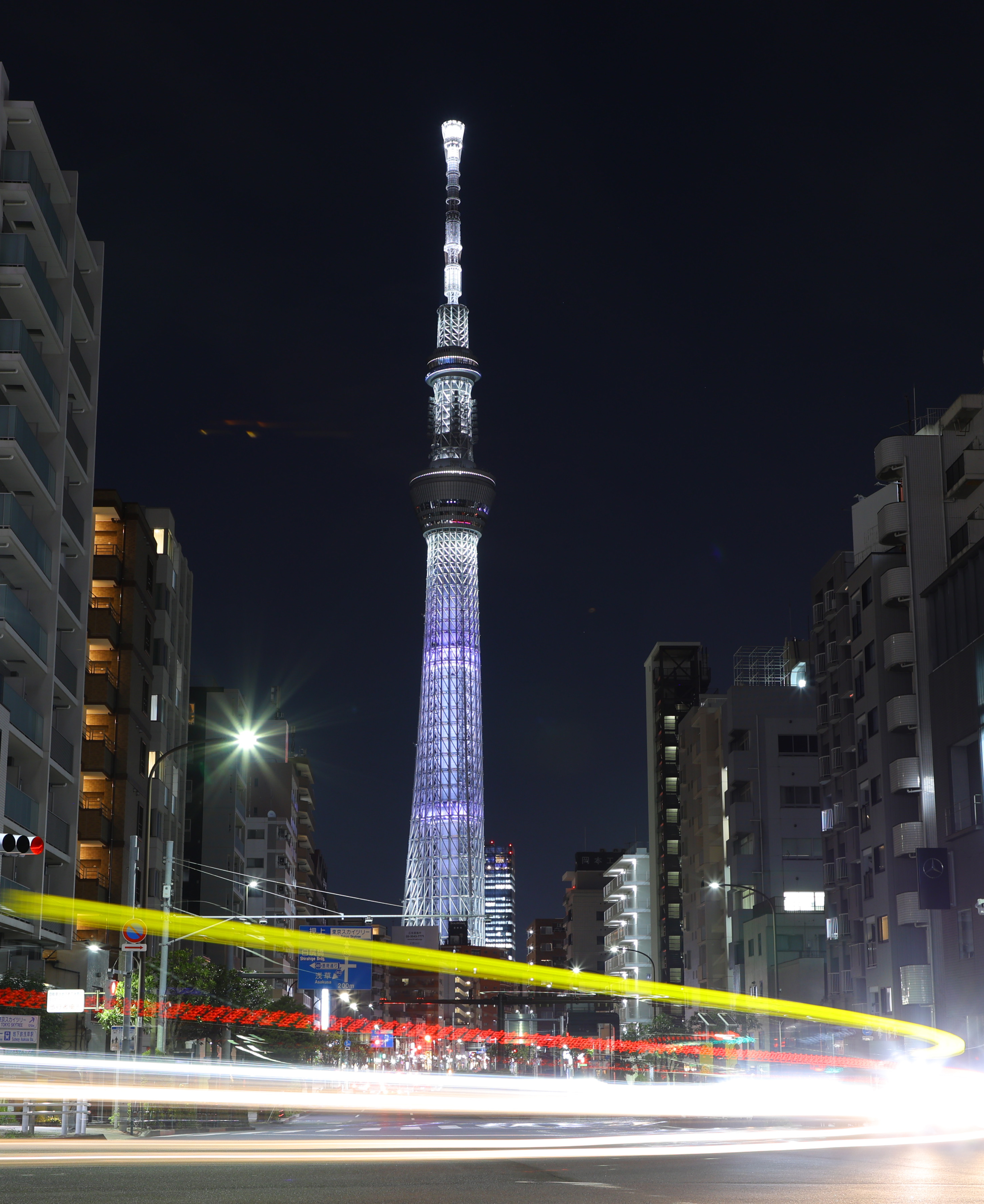 東京大空襲犠牲者10万人へ鎮魂の光 東京スカイツリーが白くライト