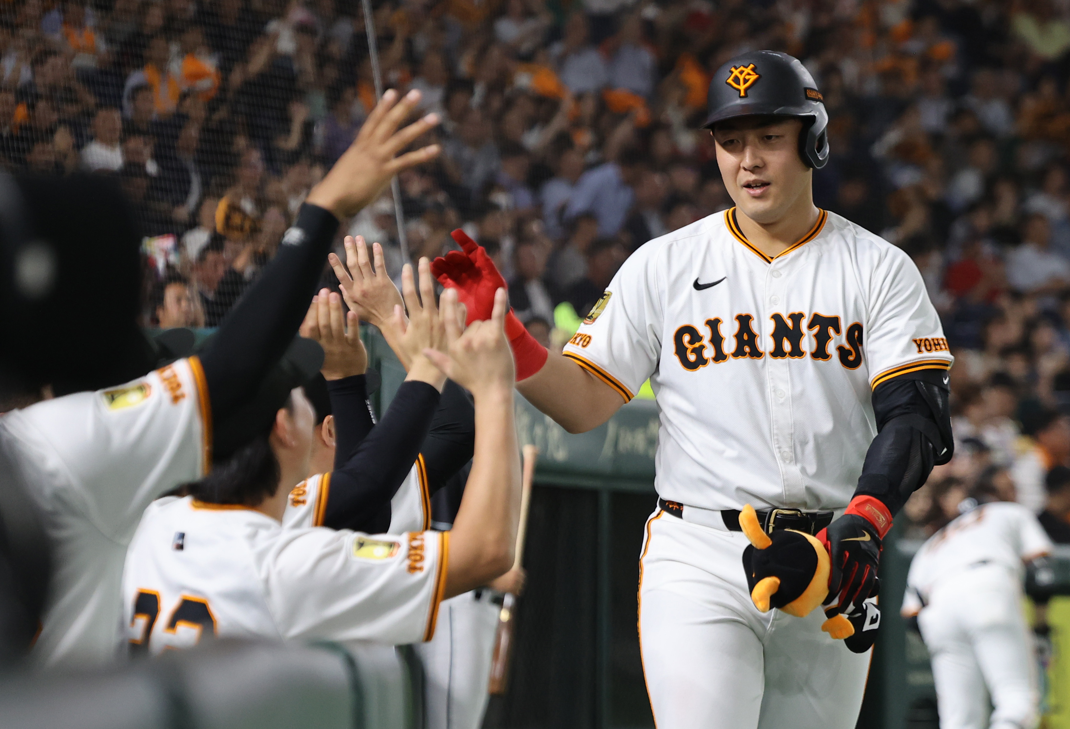 巨人・岡本和真、原辰徳前監督から〝無言のエール〟受け2打席連発