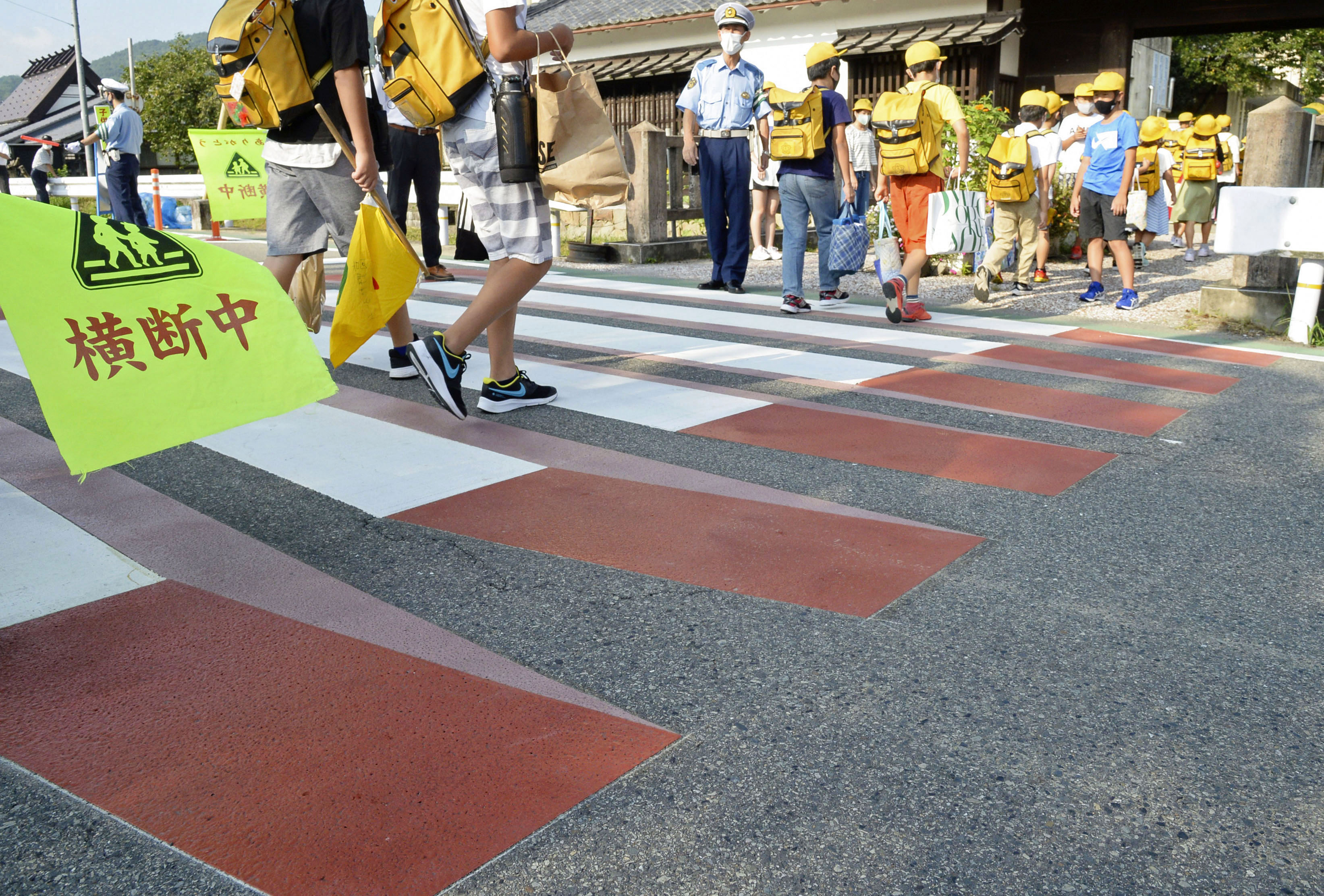 横断歩道が立体的に 京都 車に注意促す 産経ニュース