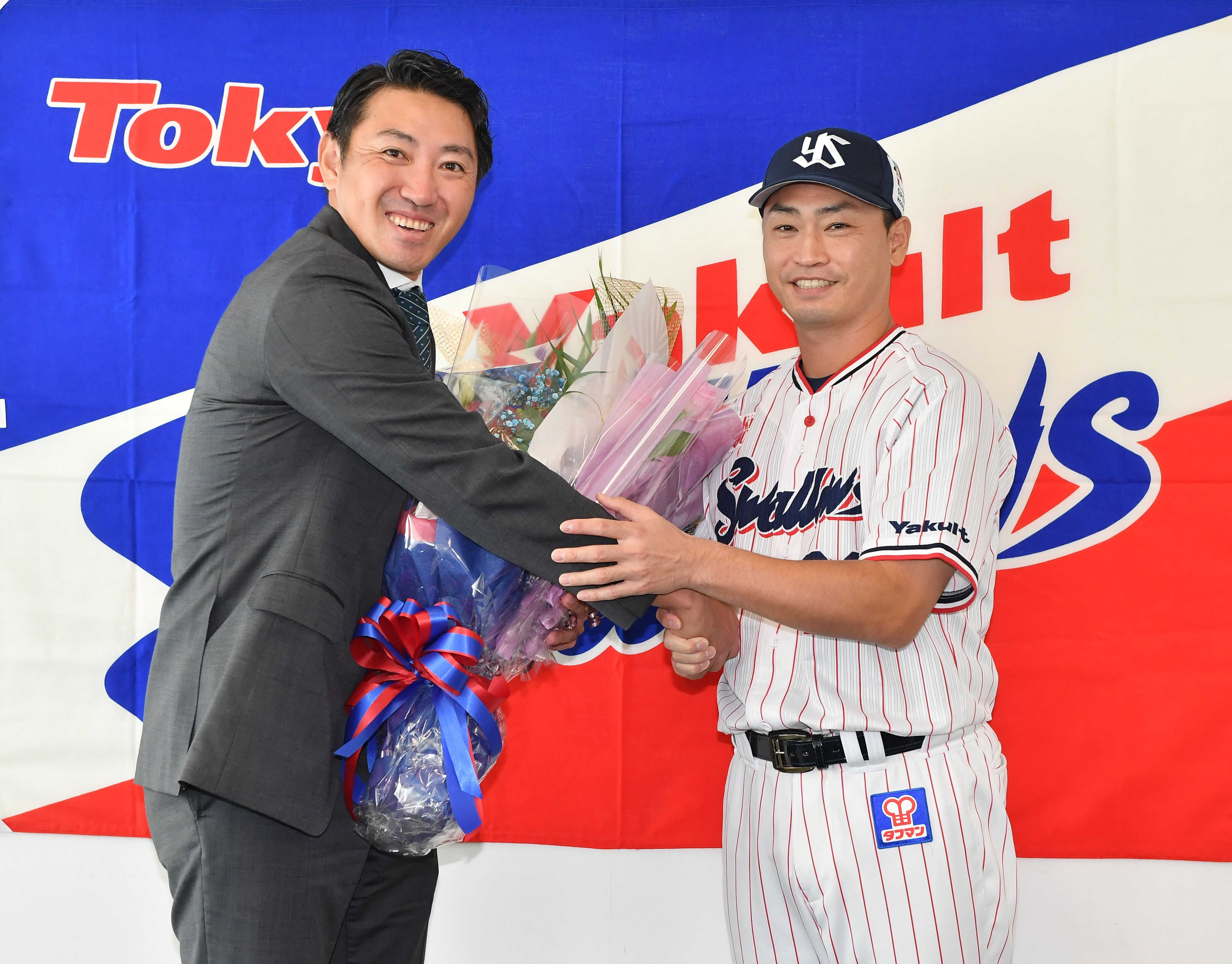 ヤクルト スワローズ 引退 内川聖一 本人使用 アシックス リストバンド