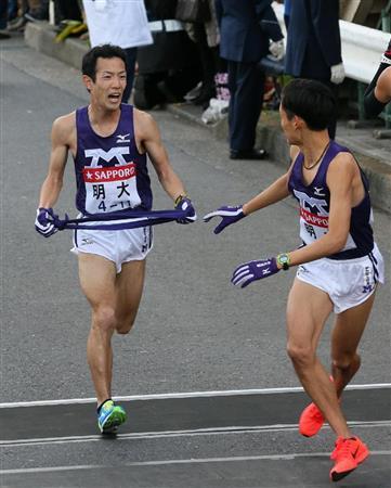 明大 ３区 １年の坂口が大ブレーキ 往路１７位に 箱根駅伝 サンスポ