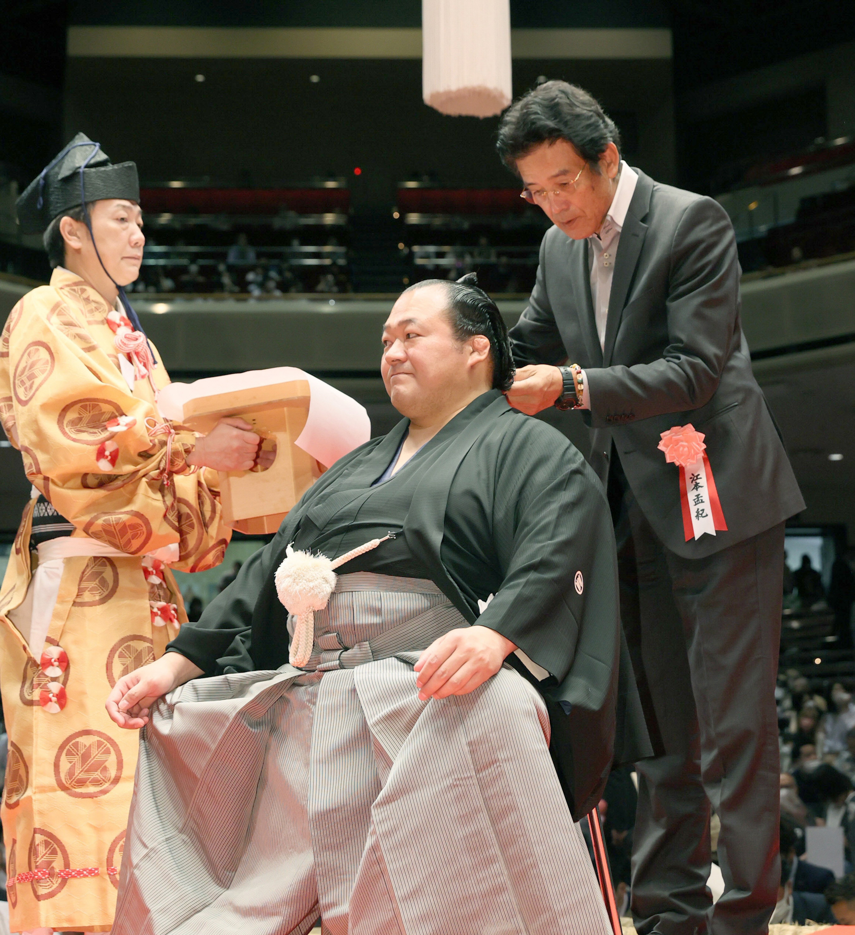 元関脇豊ノ島、断髪式「みんなに祝福されて幸せ者」 - サンスポ