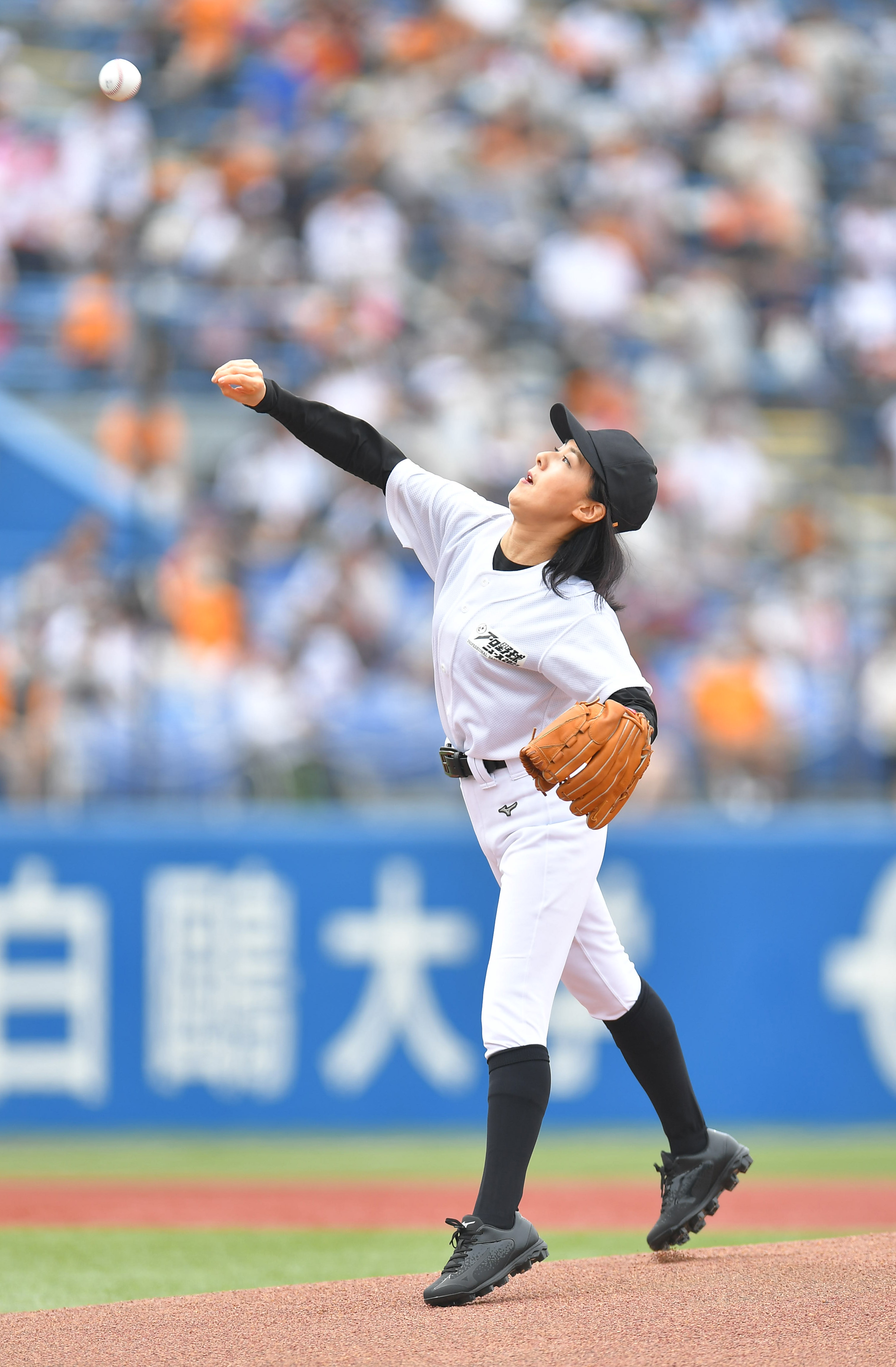制球力重視」井森美幸が始球式（写真・画像 6/9） - 産経ニュース
