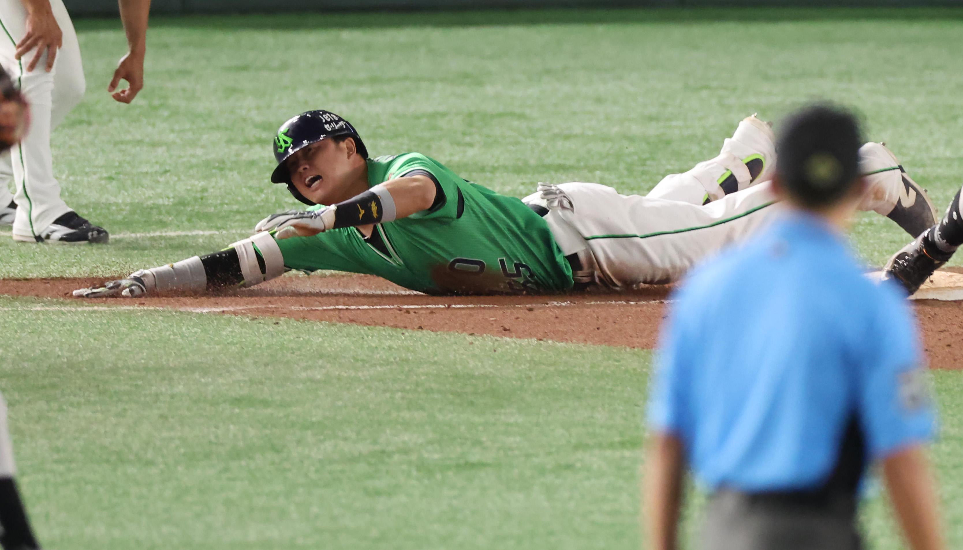 まさに主砲の執念！！ ヤクルト・村上宗隆がへッスラ内野安打で