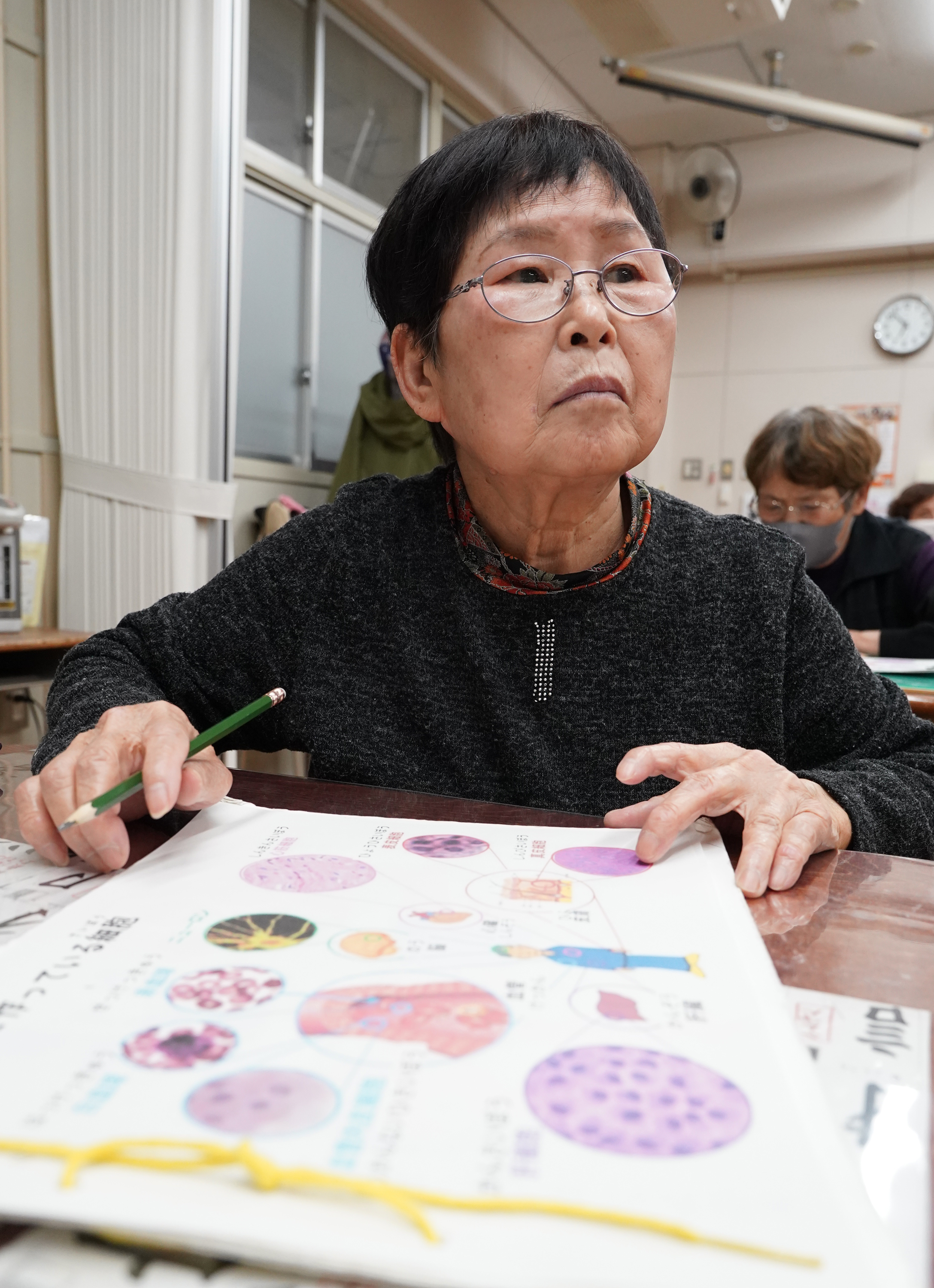 私は今、とても幸せです」 75歳で文字を覚え、80歳で綴った自分史が