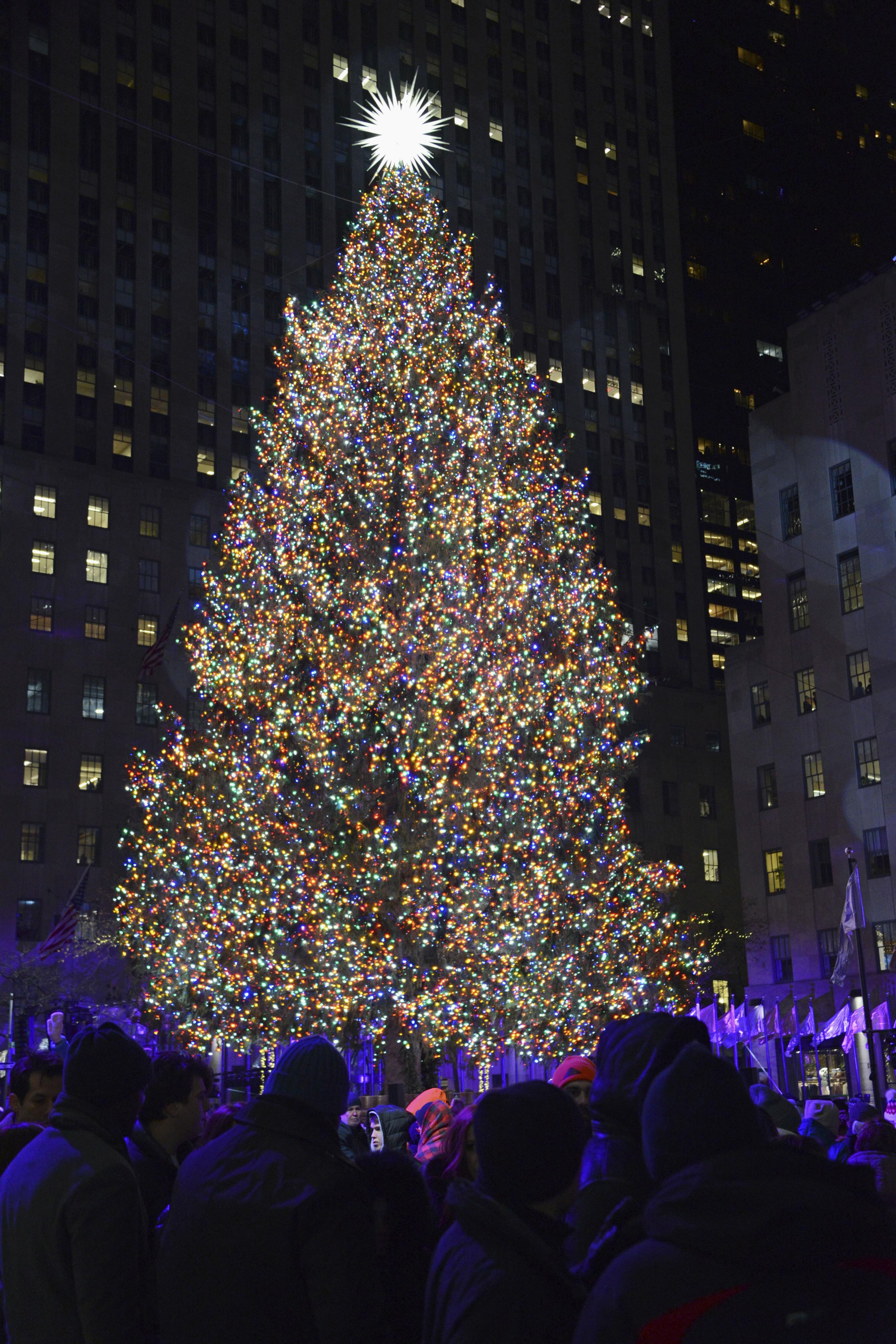 フォト】NY、巨大ツリー点灯 クリスマスシーズン到来 - 産経ニュース