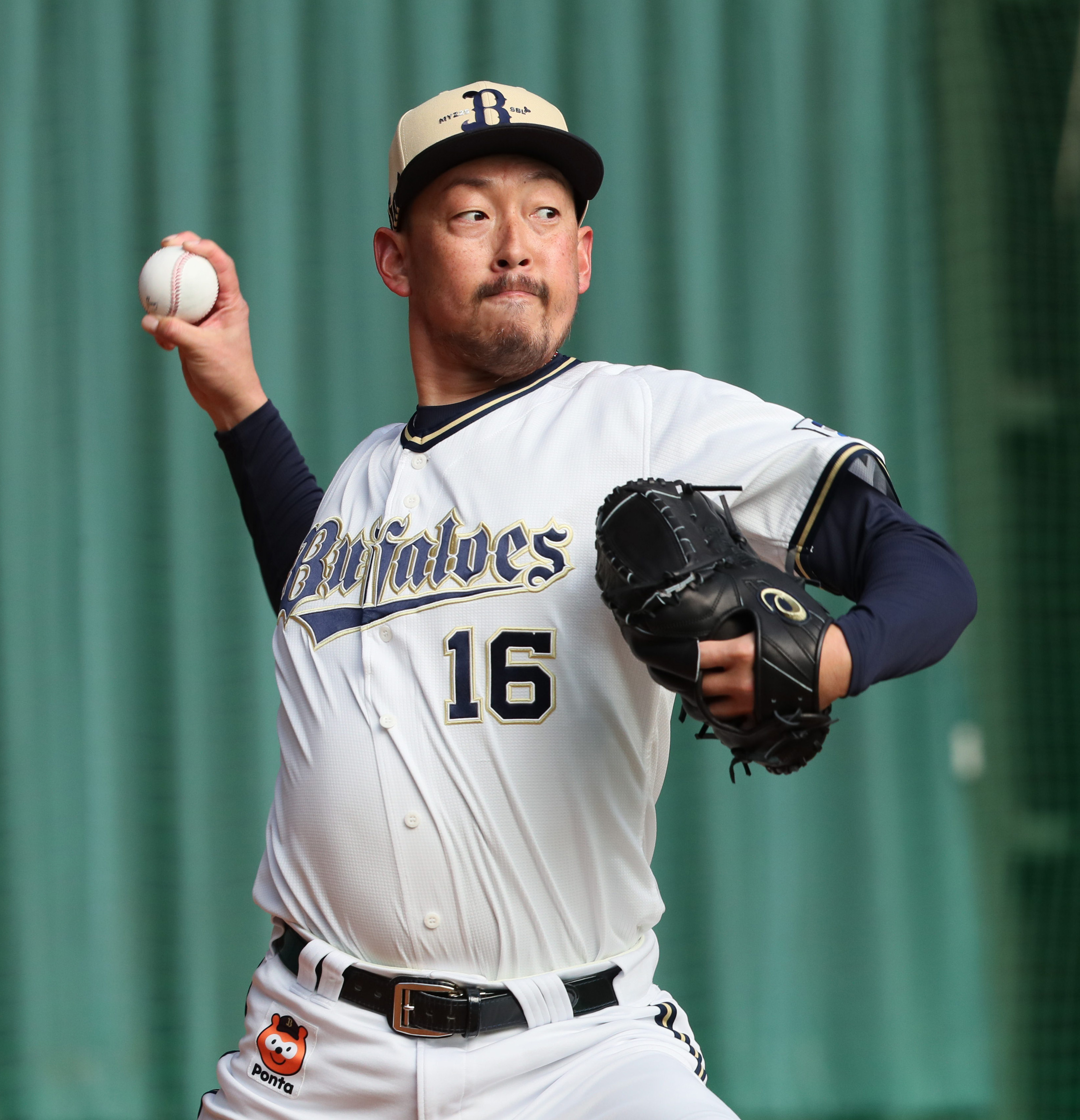 オリックスの41歳・平野佳寿が現役続行 通算258セーブ、コーチ兼任で