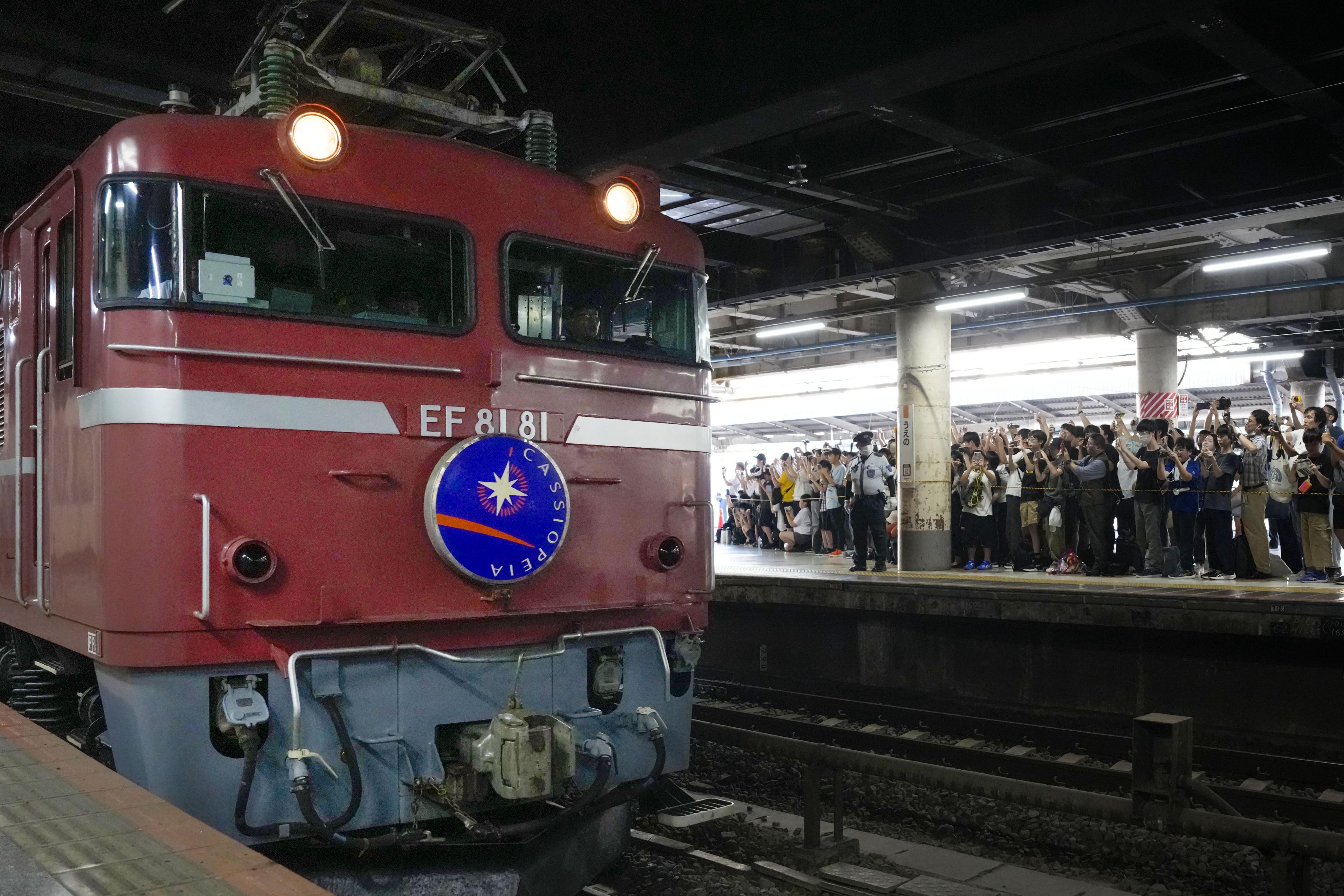 寝台特急「カシオペア」が引退 四半世紀運行、別れ惜しむ - サンスポ