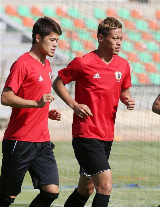 波乱 監督 本田がハリル戦術に反旗 悲壮感漂わせ 1 2ページ イザ 波乱 監督 本田がハリル戦術に反旗 悲壮感漂わせ 1 2ページ イザ