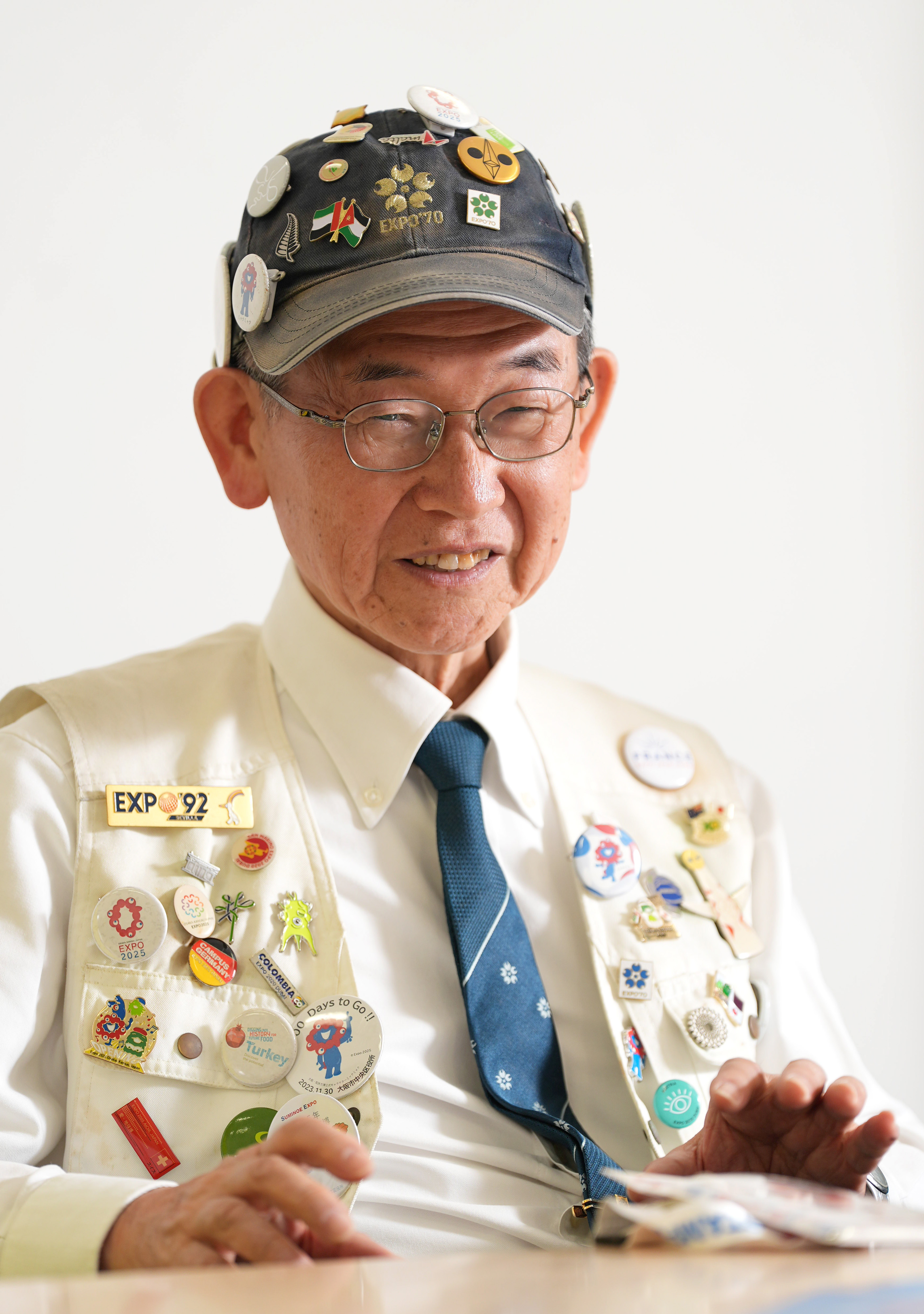 大阪万博　JR スタッフ制服　ピンバッジ 非日常、青春、未来との出合い… 大阪・関西万博13日開幕 3人の愛好家が