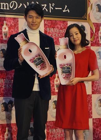 鈴木亮平、蓮佛美沙子と半径30センチの距離に「なかなかないので