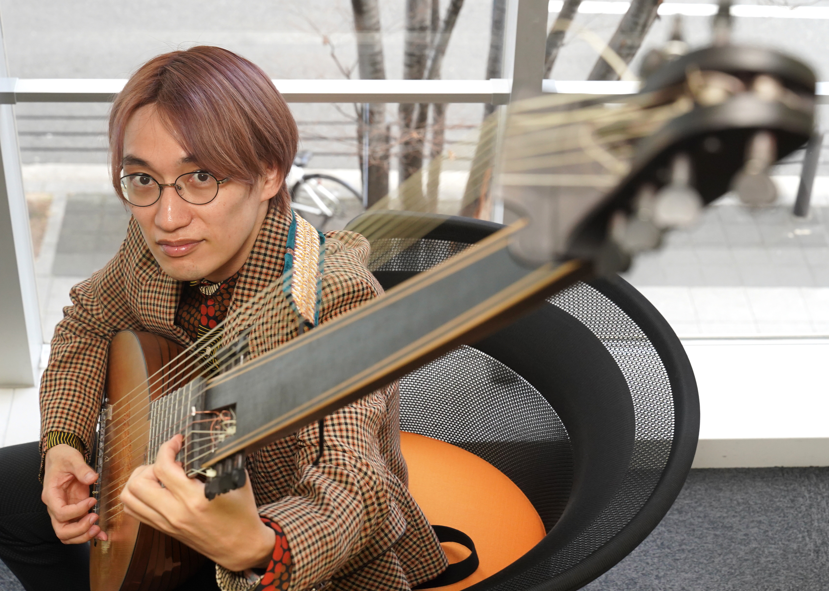 約2メートルの古楽器「テオルボ」会所幹也が吹き込む新たな表現 1月の