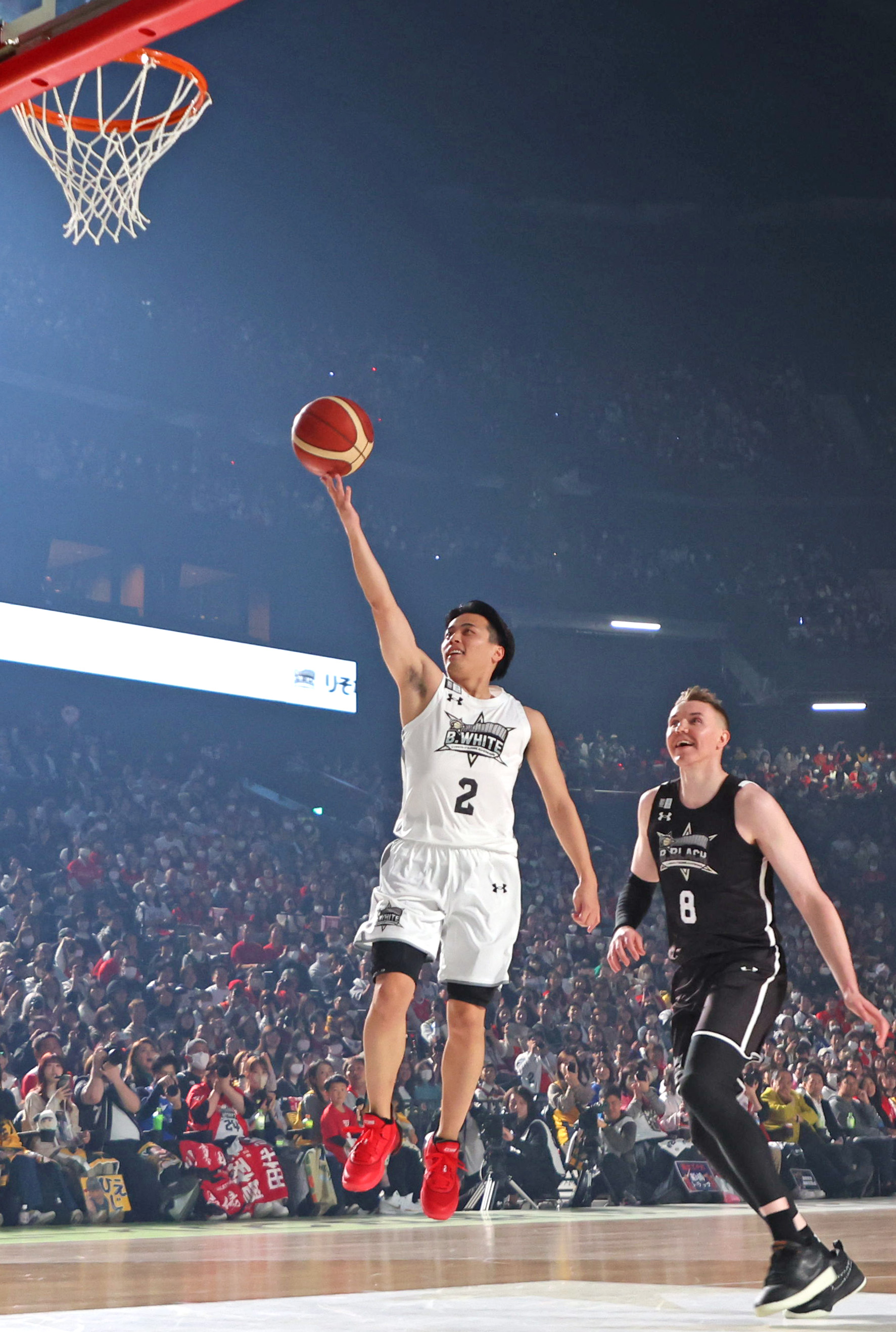 富樫らホワイトが勝利 渡辺雄太躍動、お祭り男対決も Bリーグ