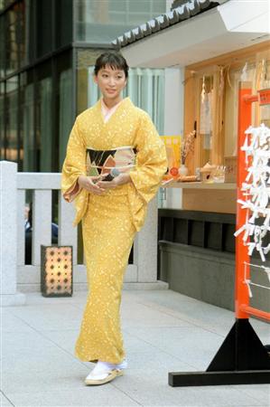 杏 着物姿で 百日紅 ヒット祈願 長編アニメの声優初挑戦 サンスポ