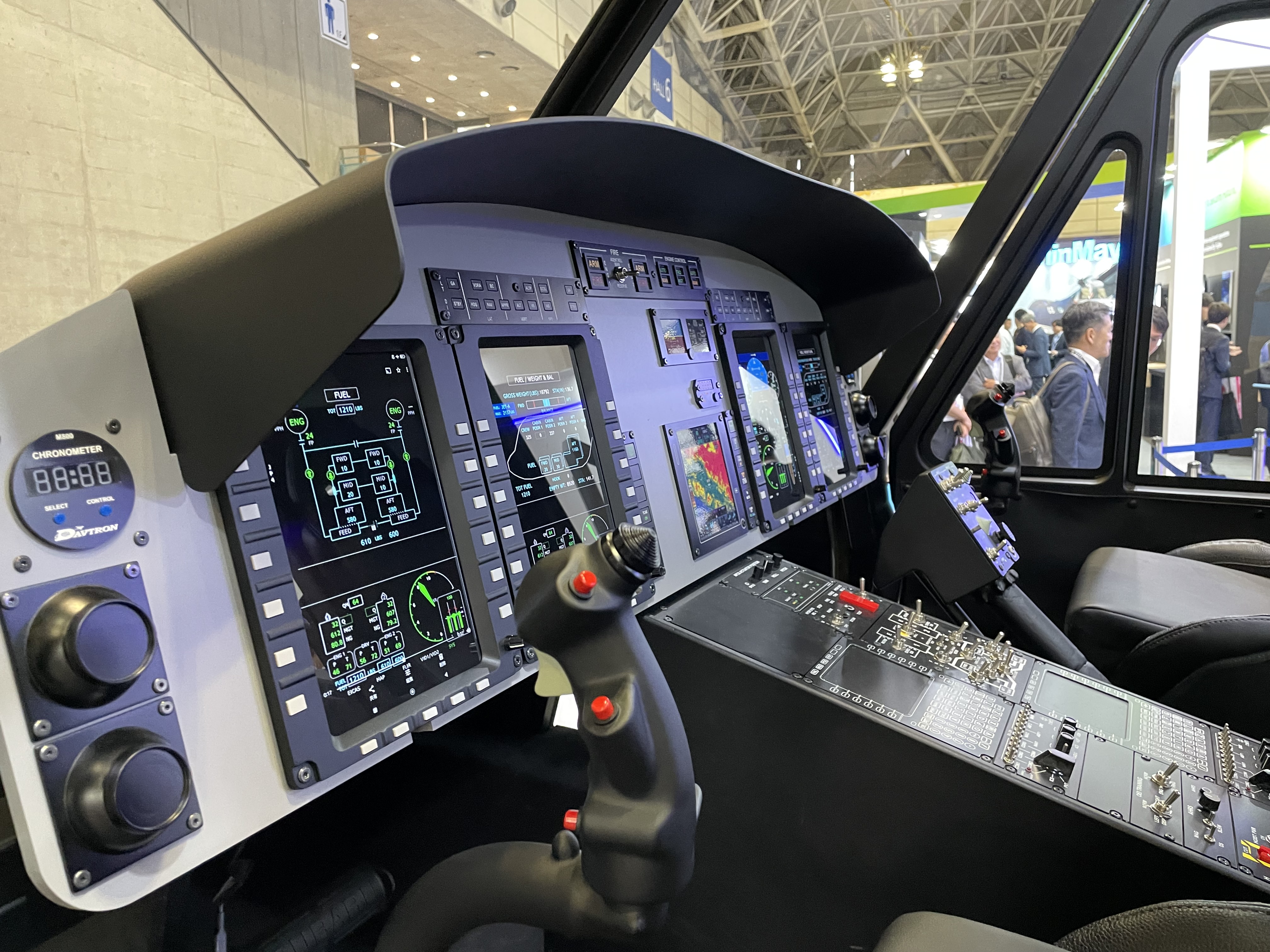 スバルが出展したのは車ではなくヘリコプター 陸自に納入、人員や物資
