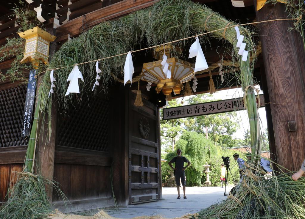 茅の輪むしり 北野天満宮困惑 穢れ持ち帰ることに 産経ニュース