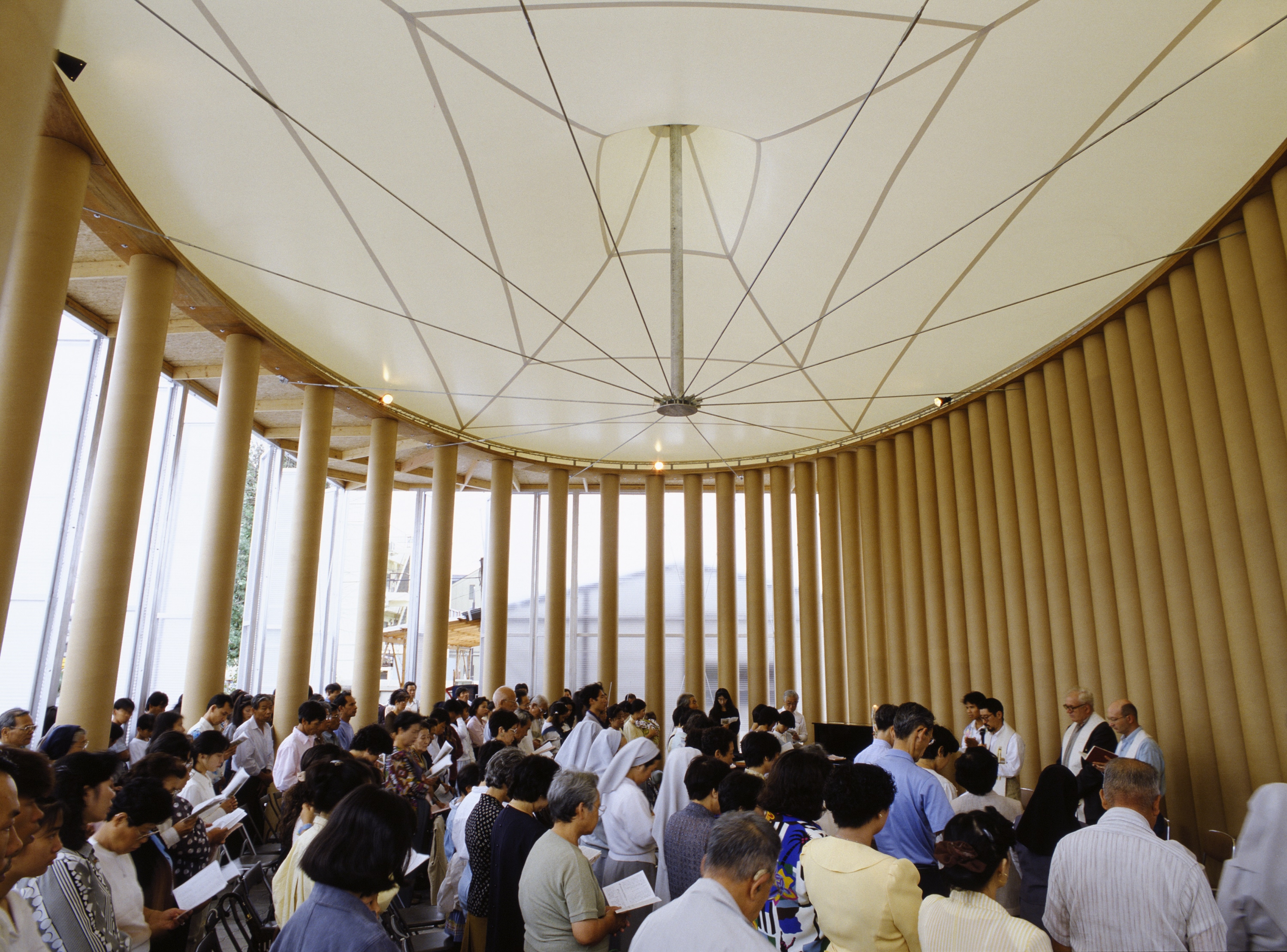 阪神・淡路大震災で「紙の教会」を建設 建築家・坂茂氏寄稿「あの日々