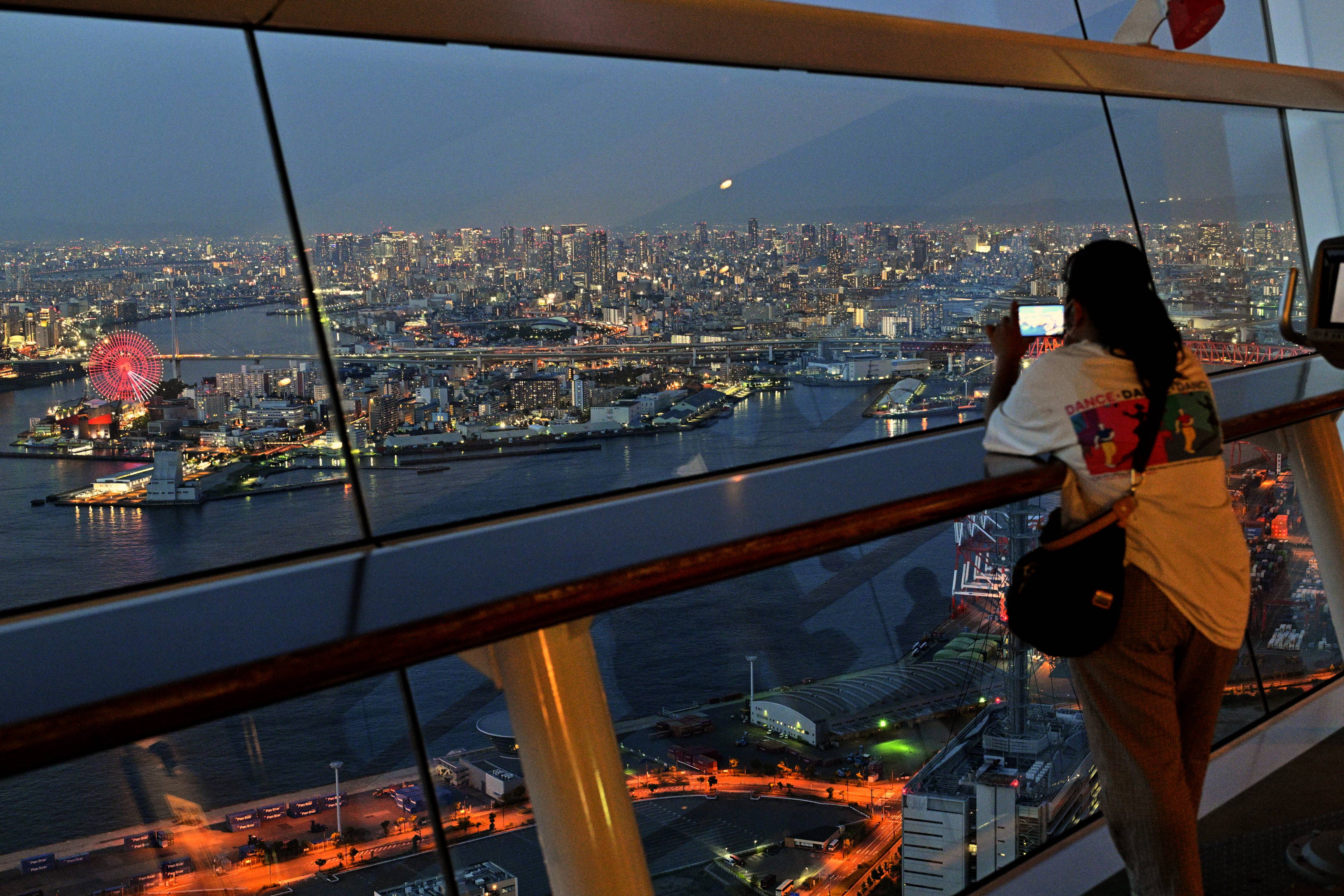 動画】【映えるかんさい】息のむ夜空の摩天楼 さきしまコスモタワー