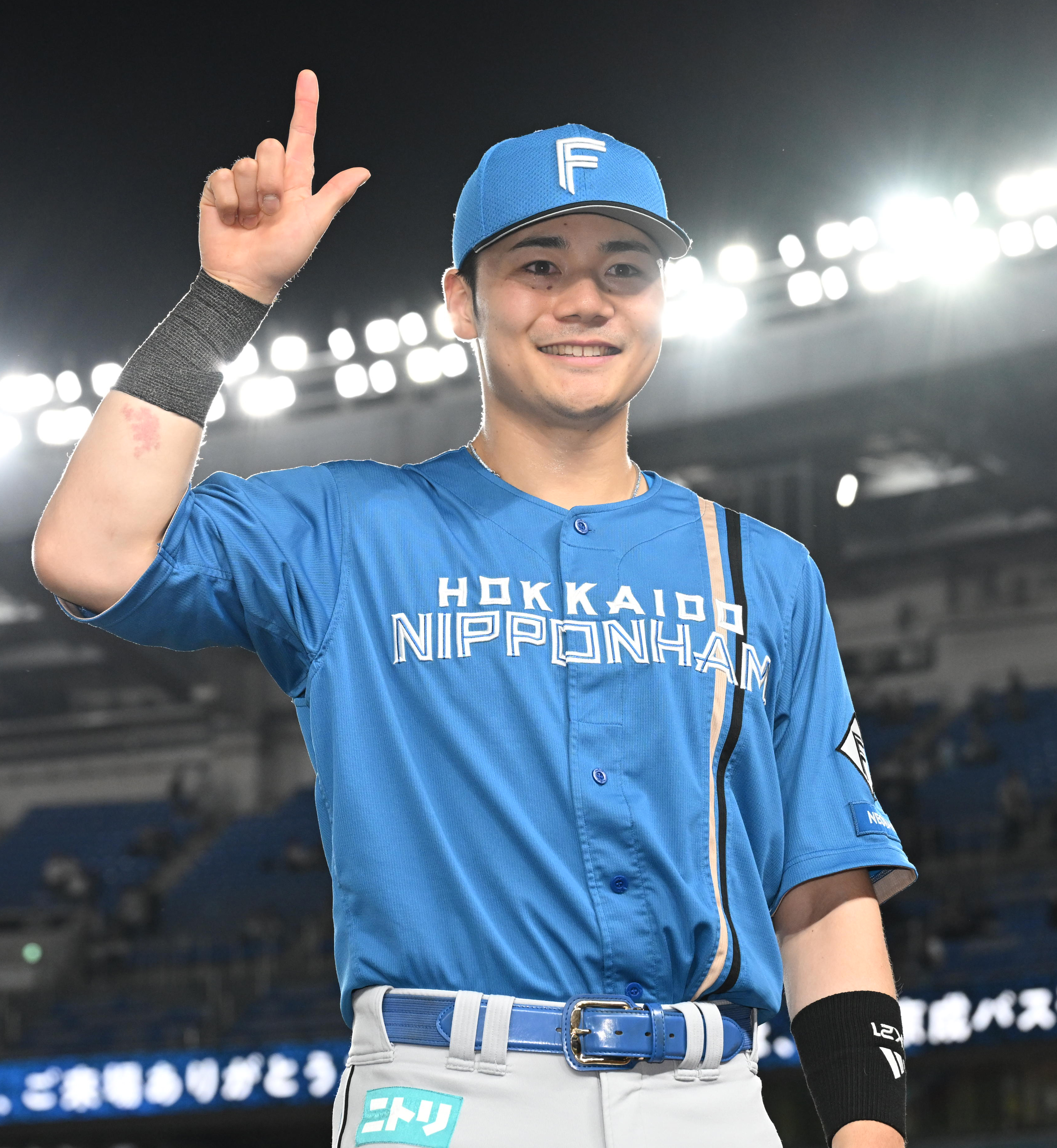 日本ハム選手会と球団が初の取り組み 北海道の小学4年生全員にキャップ