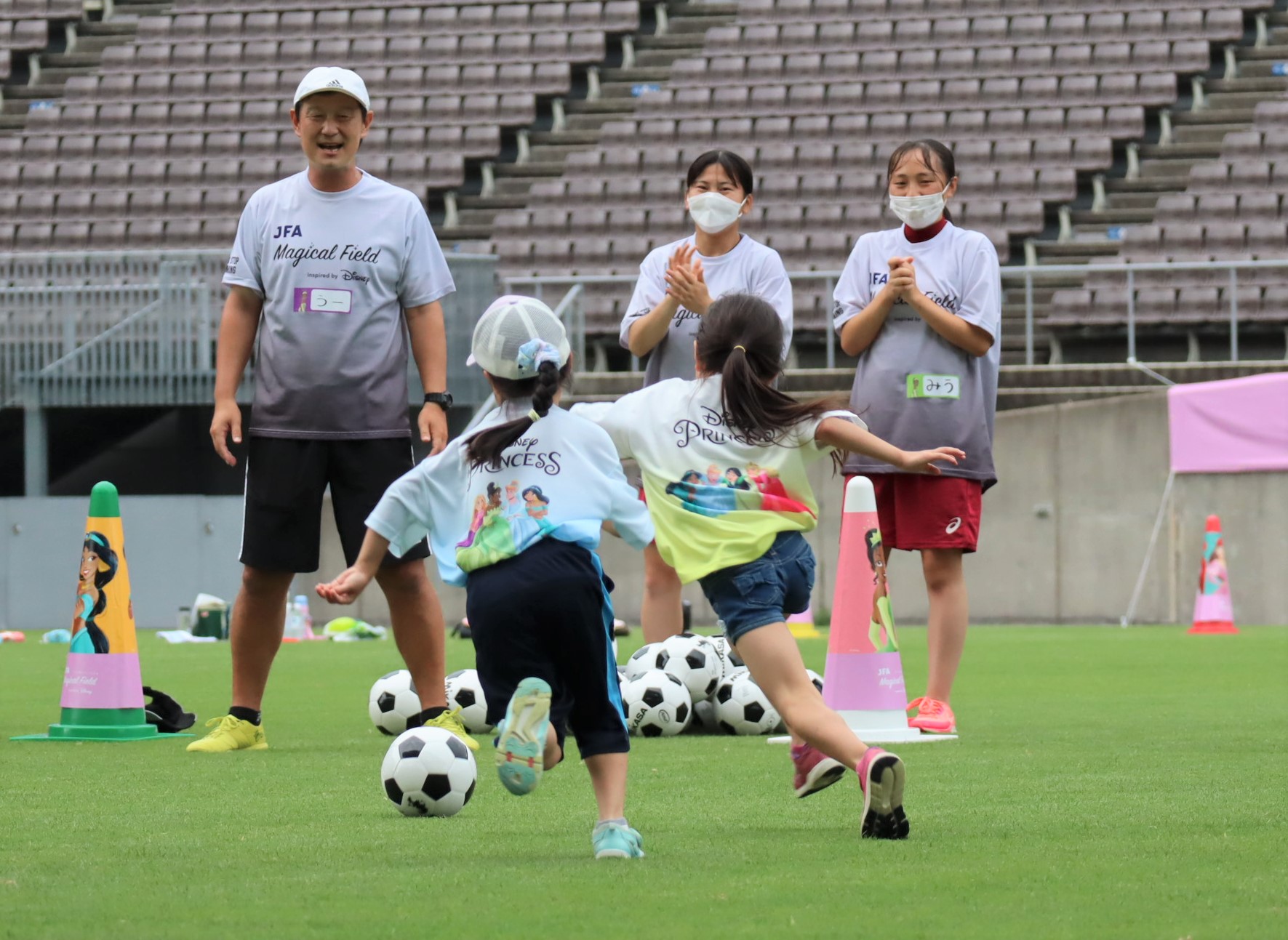 サッカーコラム ディズニーと広げるサッカーの輪 幅広い 普及 と循環への一歩 イザ