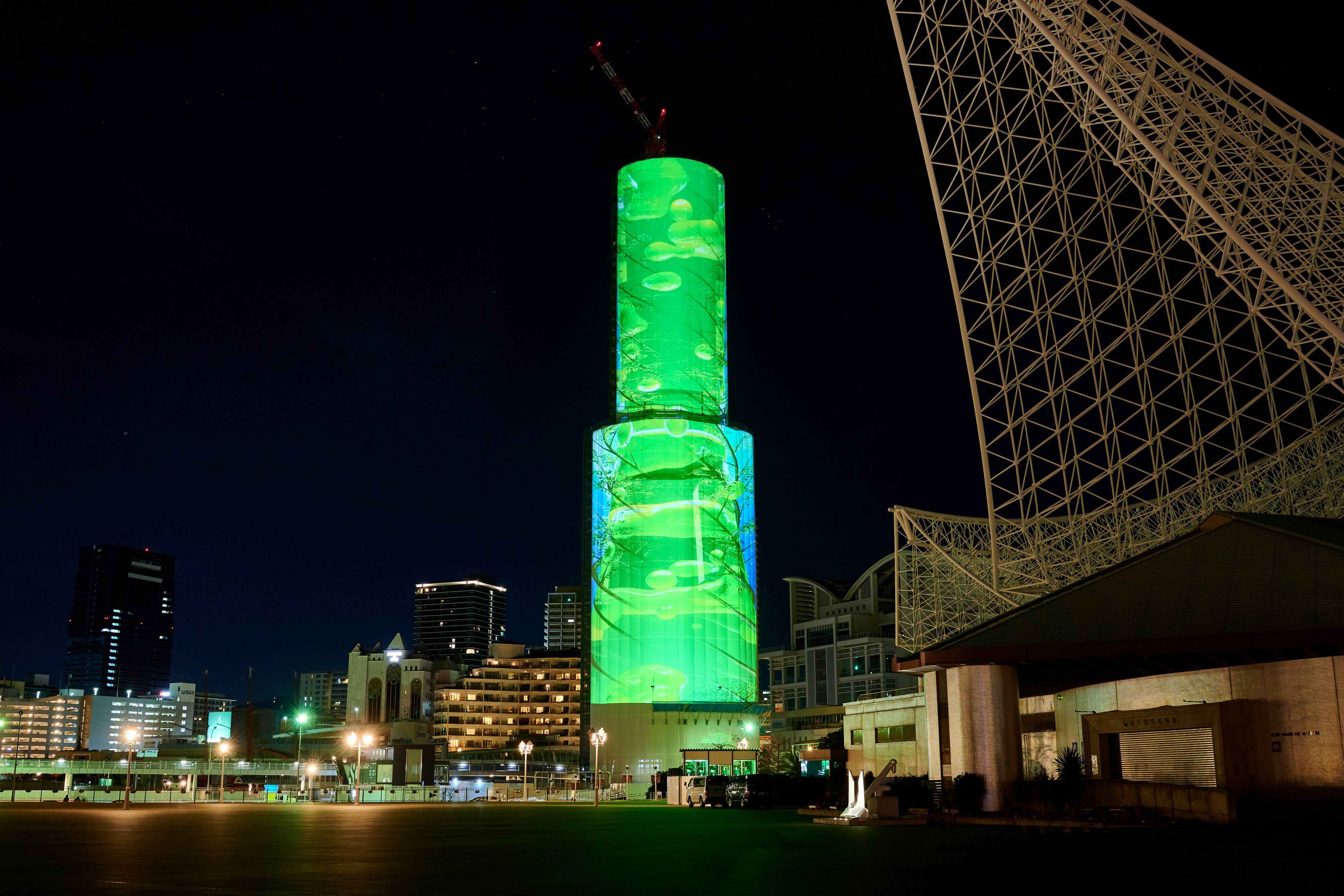 改修中の神戸ポートタワーが新名所に プロジェクションマッピング実施中 サンスポ