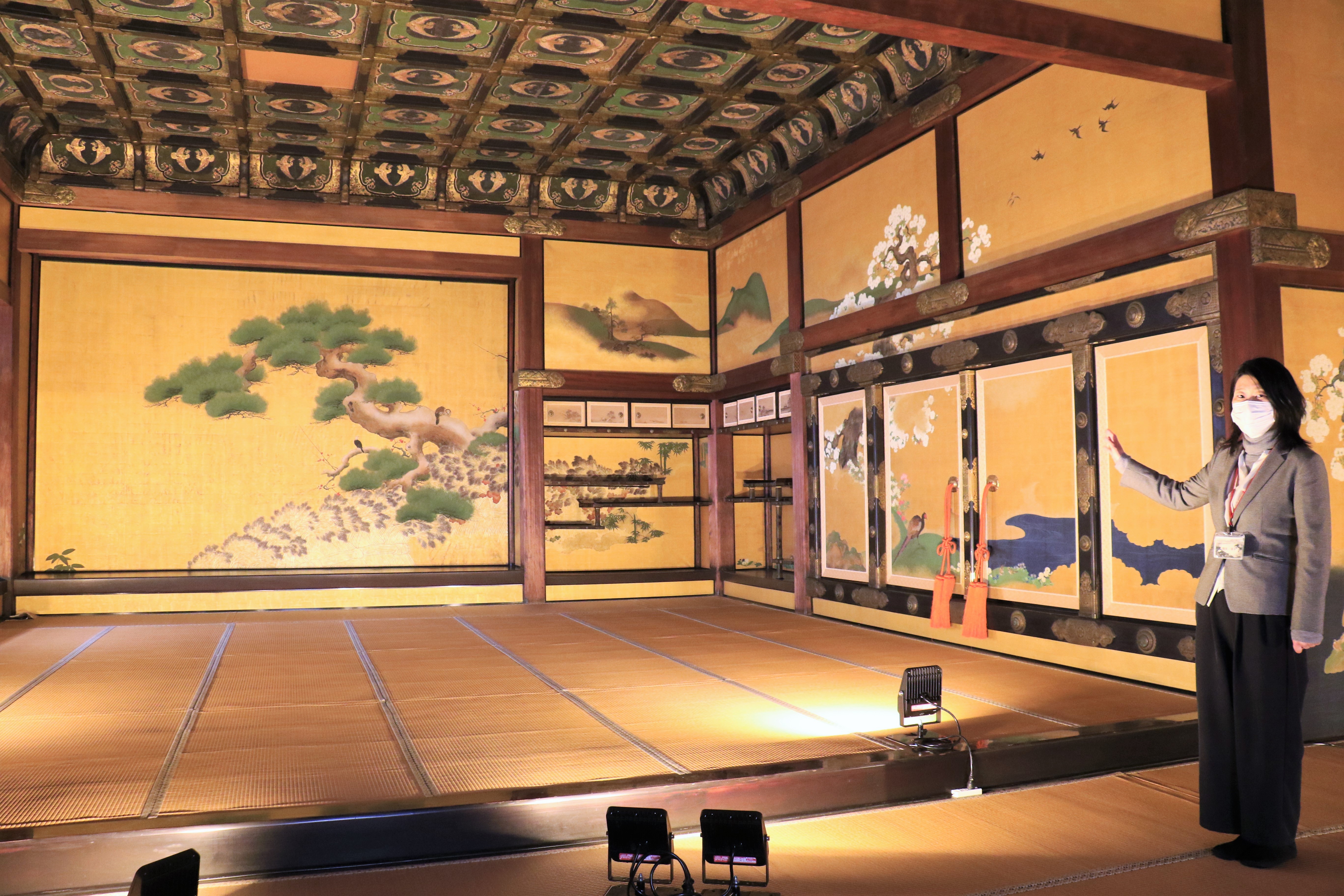二条城 二の丸御殿 黒書院一の間 松桜柴垣禽鳥冈 高品質複製画 額装品 徳川家康が築城した京都・二条城で、国宝・二の丸御殿の黒書院公開