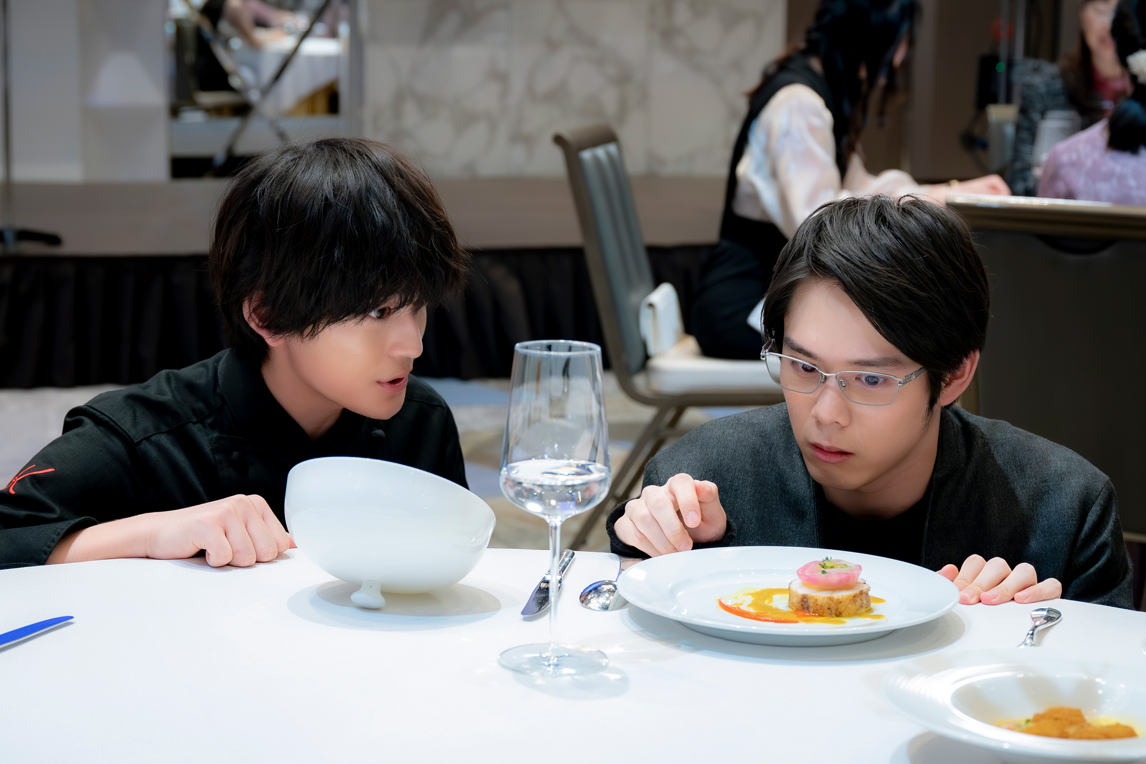 高橋文哉×志尊 淳『フェルマーの料理』W主演のふたりがCUT10月号
