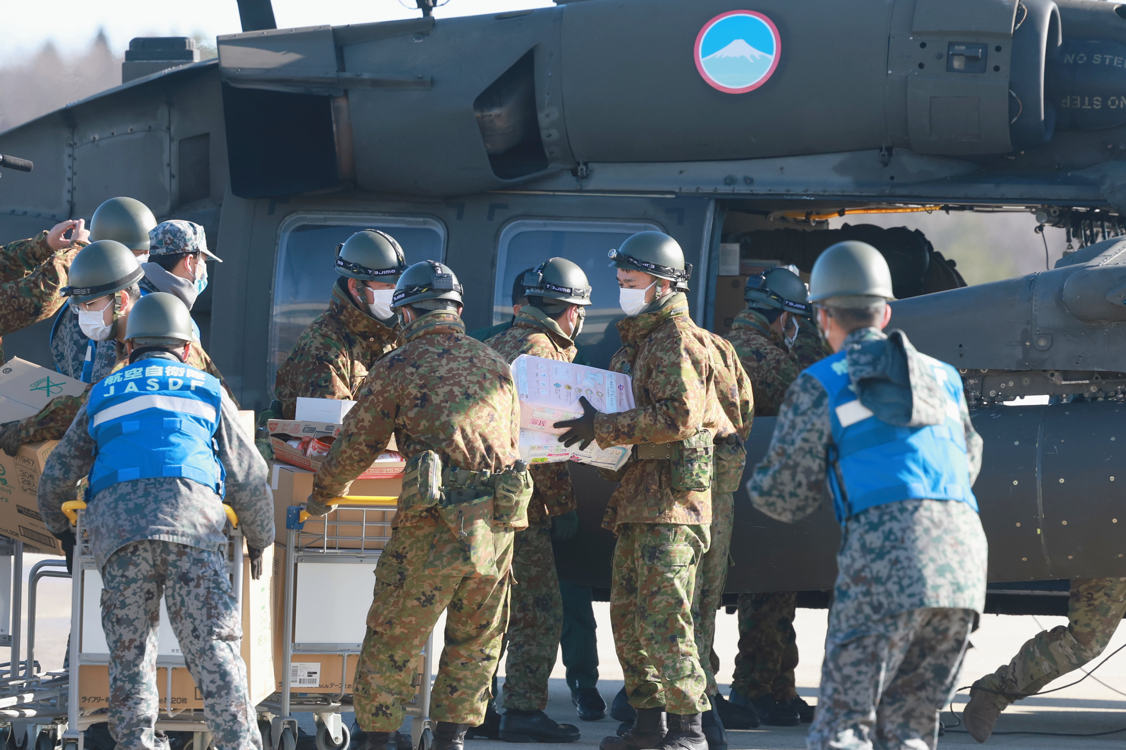 フォト】在日米軍、ヘリで支援物資を輸送 能登空港 - 産経ニュース