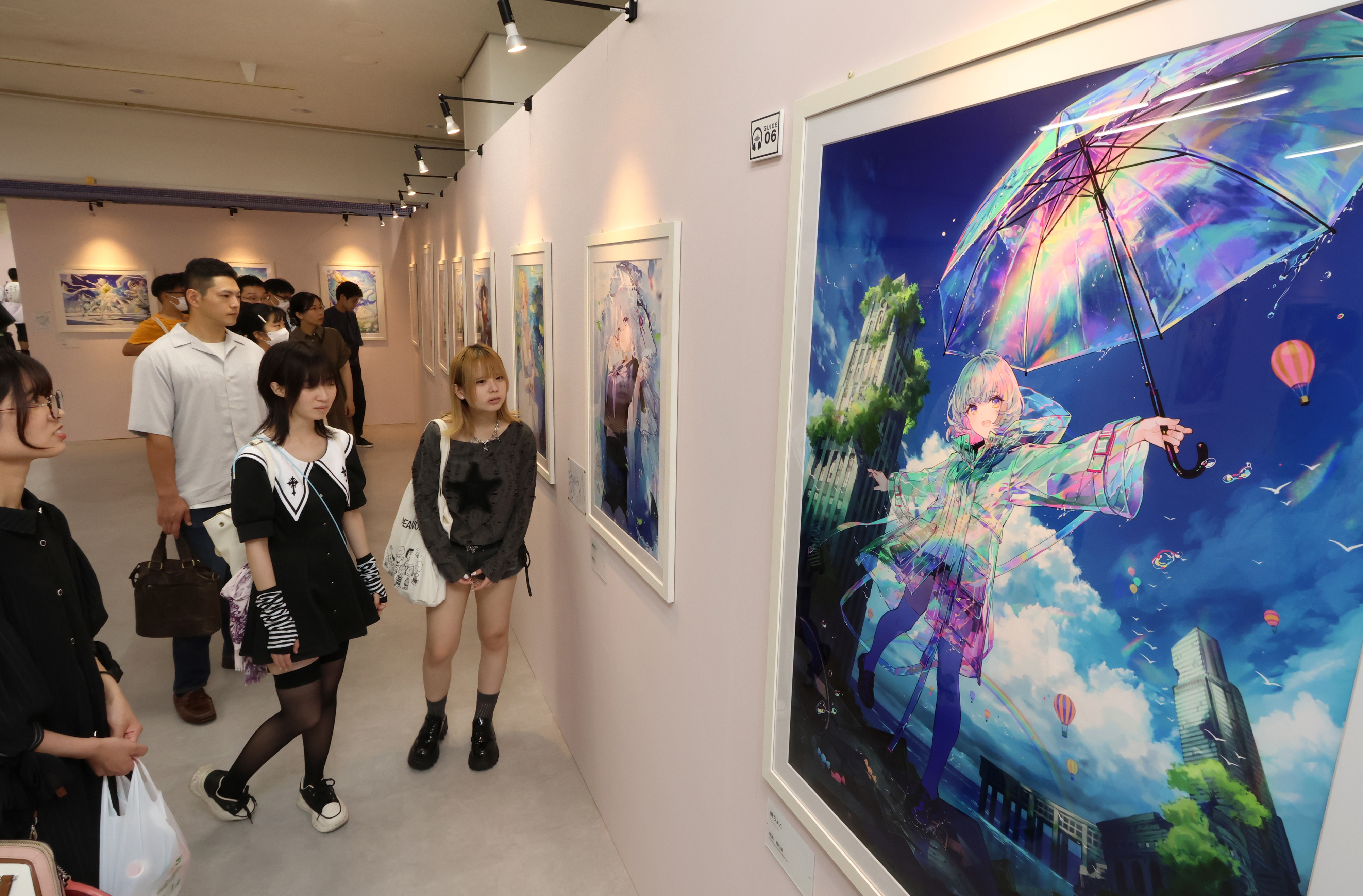 ポップカルチャー最前線の「絵師」作品ずらり 大阪・南港の会場で「100