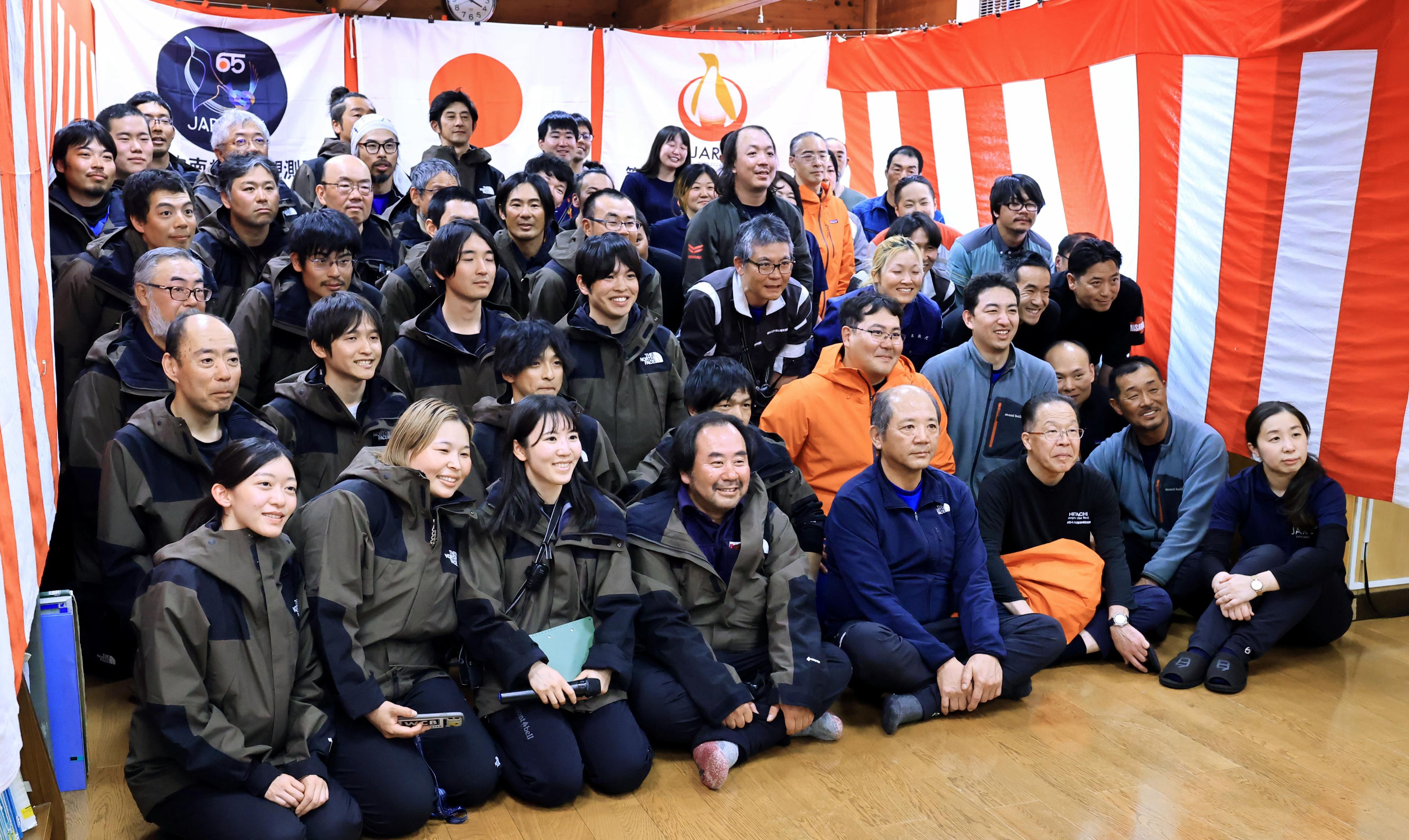 昭和基地で越冬交代式 第64次隊から第65次へ - 産経ニュース