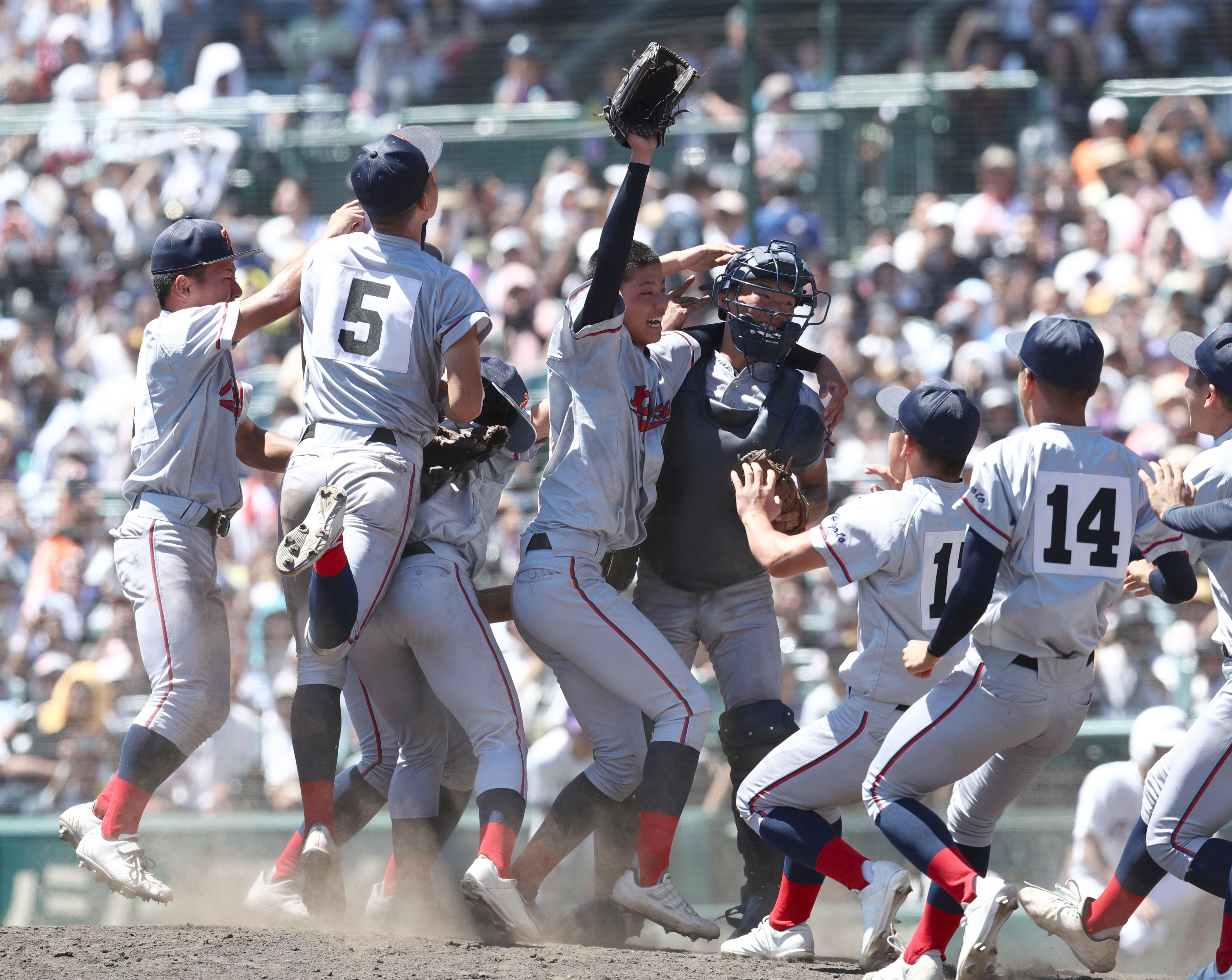 京都国際が初優勝、京都勢68年ぶり頂点 延長タイブレーク制す