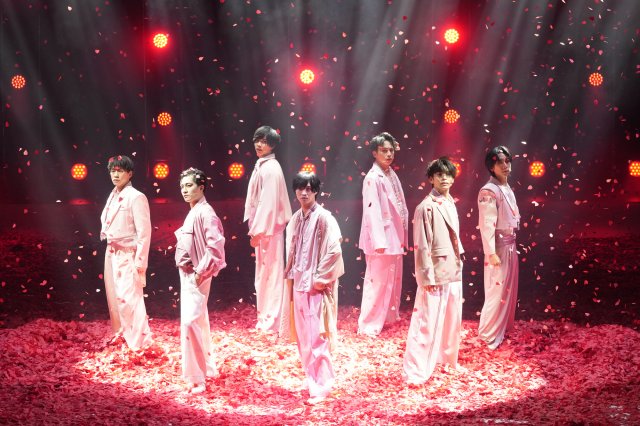 舞台IMPACT クリアマグカップ IMP. IMP.主演舞台『IMPACT26』開幕 花びら77万枚、水14トンの壮大演出で