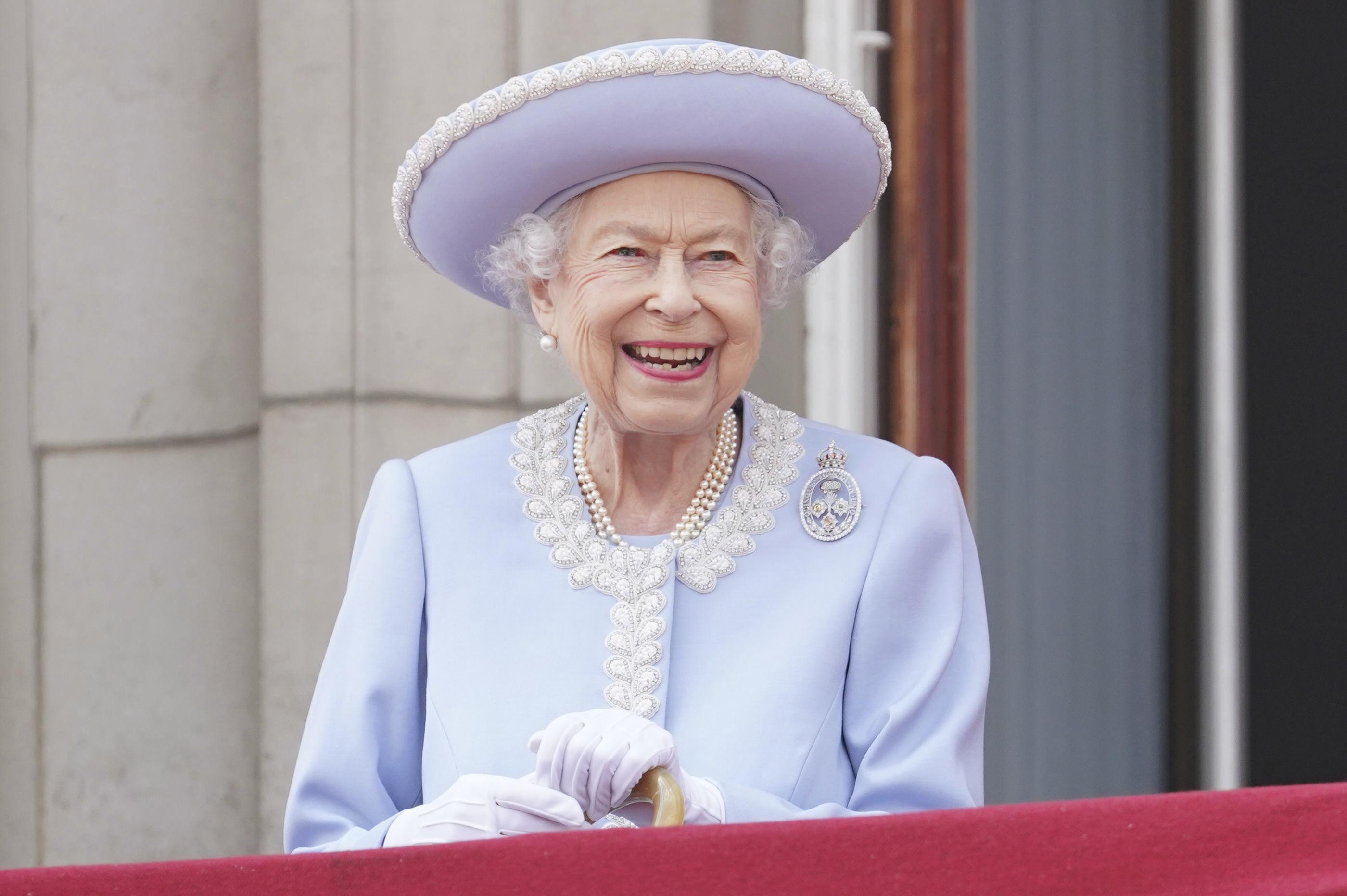 フォト特集】英女王在位７０年を祝賀 バルコニーで穏やかな笑顔 - 産経 