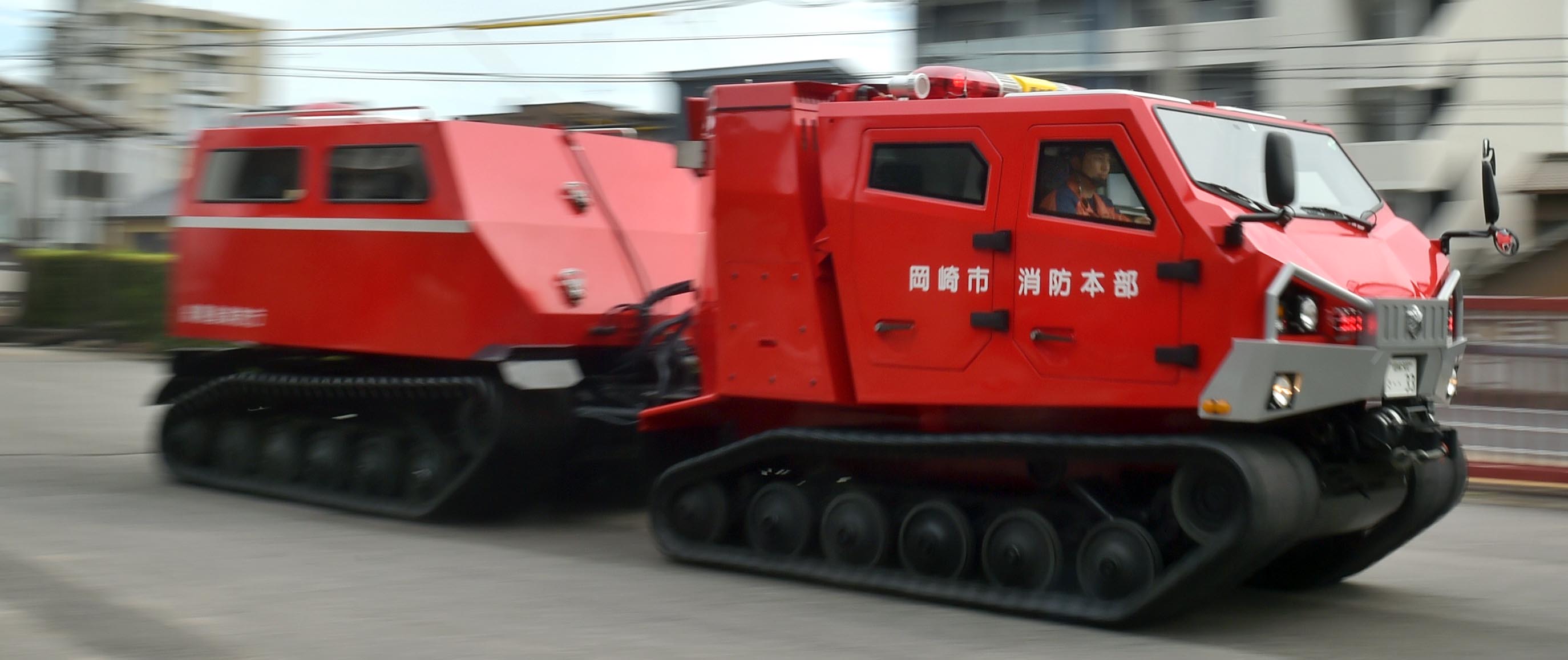 フォト】改めて注目、国内に２台の大型消防車両レッドサラマンダー 大雨冠水も難なく救助貢献 - 産経ニュース