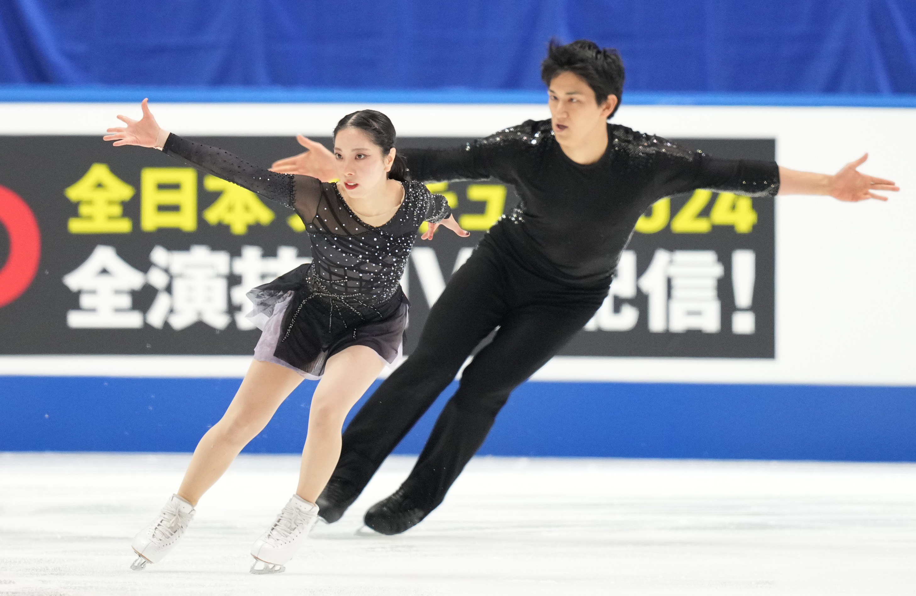 5年ぶり出場「りくりゅう」ペアが首位発進 ミス後悔「もっとできる