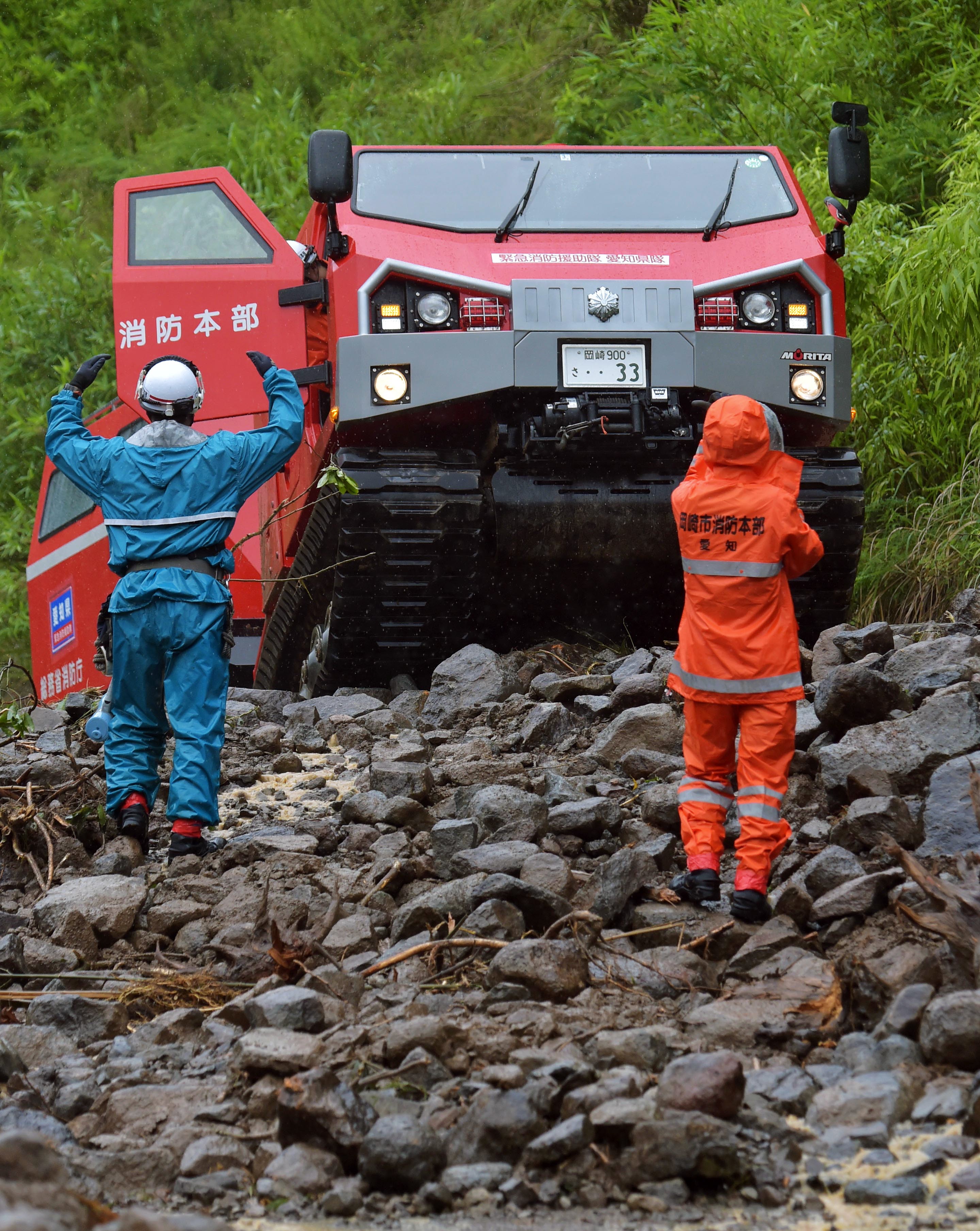 フォト】改めて注目、国内に２台の大型消防車両レッドサラマンダー 大雨冠水も難なく救助貢献 - 産経ニュース