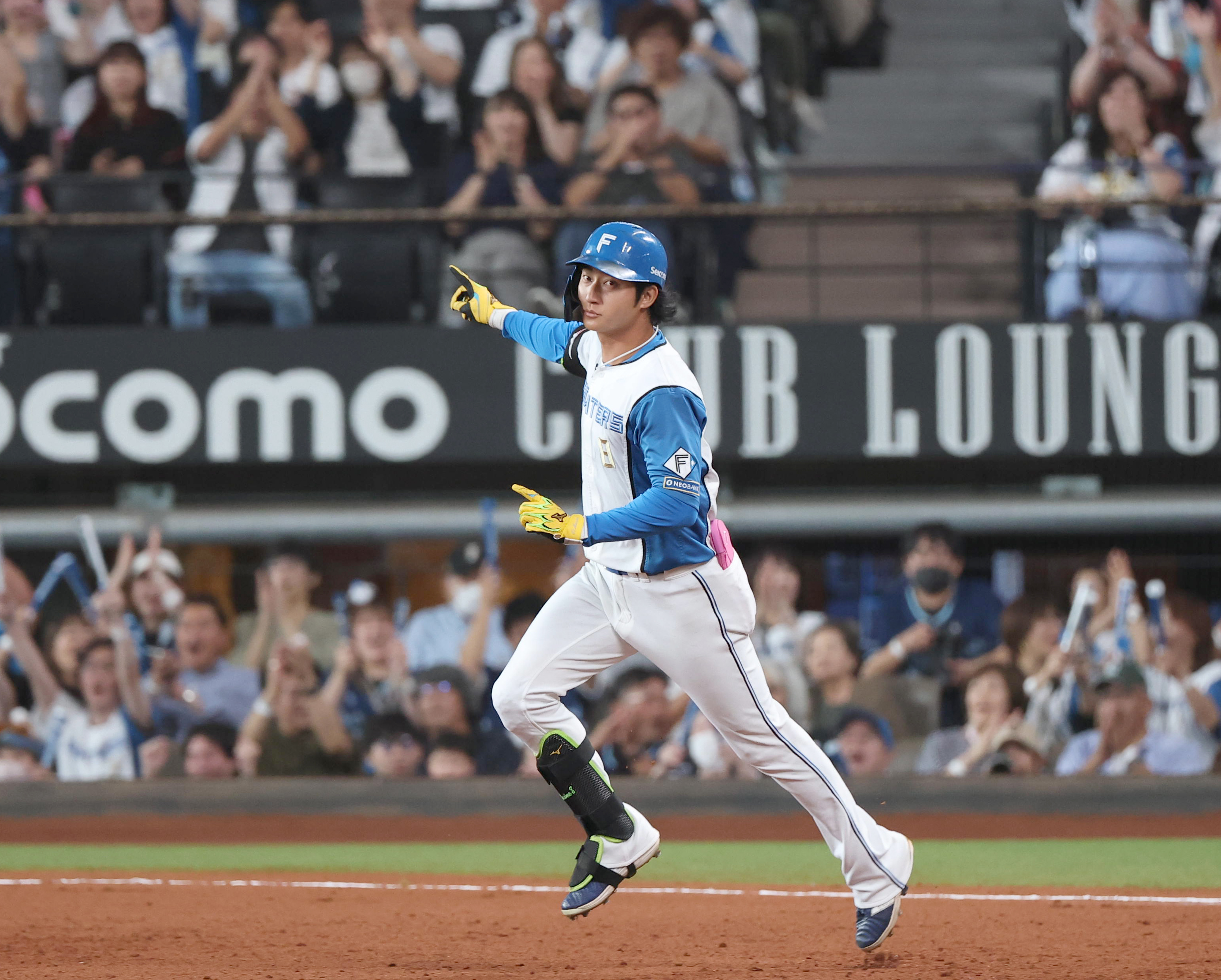 日本ハム・浅間大基が4月25日以来の一発 2号3ランに大歓声「耳が